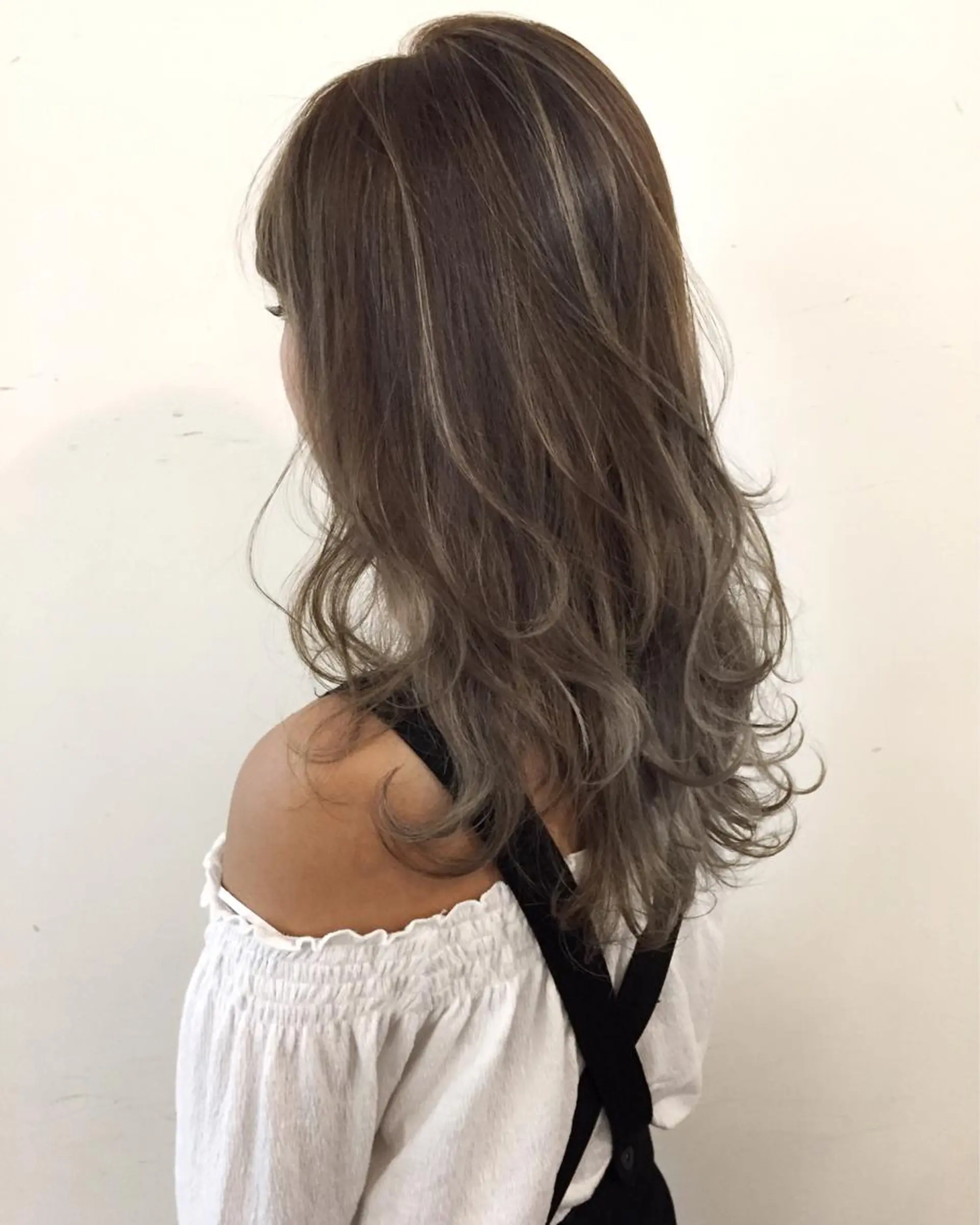 セミロング ハイライト 可児 令路のヘアスタイル