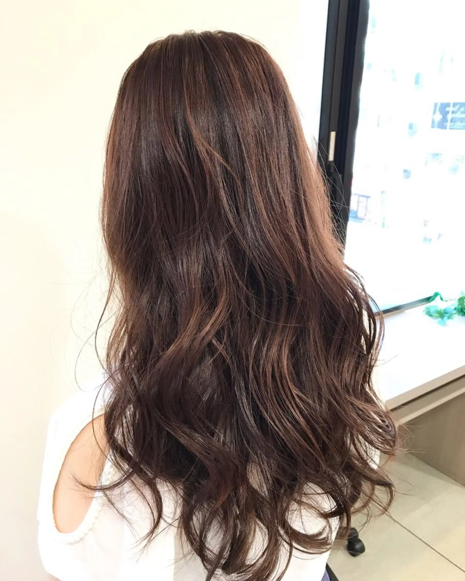 ロング カラー ブラウンカラー イルミナカラー ピンクカラー ピンクブラウン ヘアカラー トリートメント chiyo yasuのヘアスタイル