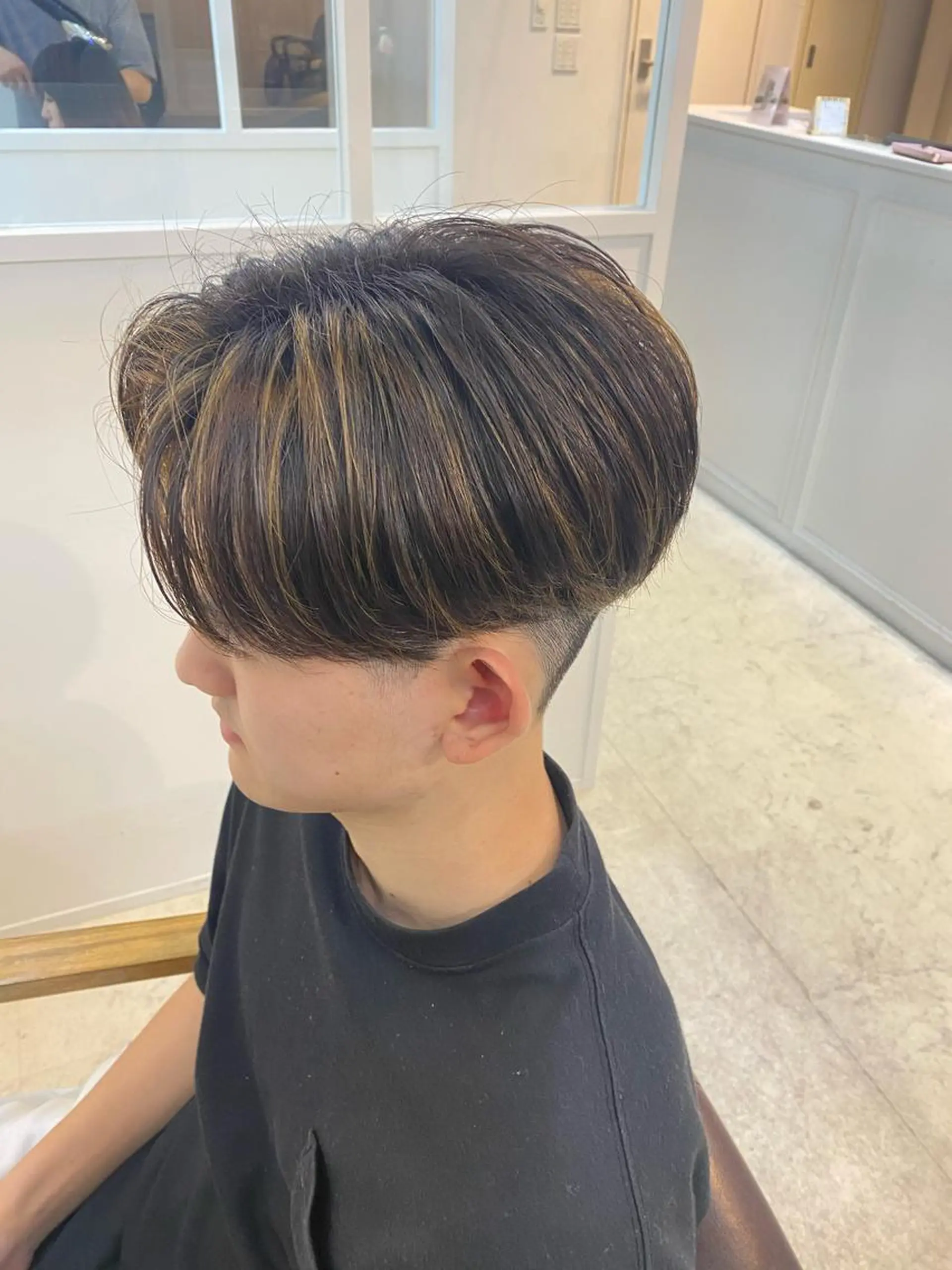 ショート カラー メンズ メンズブリーチ メンズハイライト ブリーチ ハイライトカラー ハイライト カット ヘアカラー トリートメント miel hair 新宿店 【ミエル ヘアー】所属・新宿西口から徒歩5分 石橋卓典のヘアスタイル
