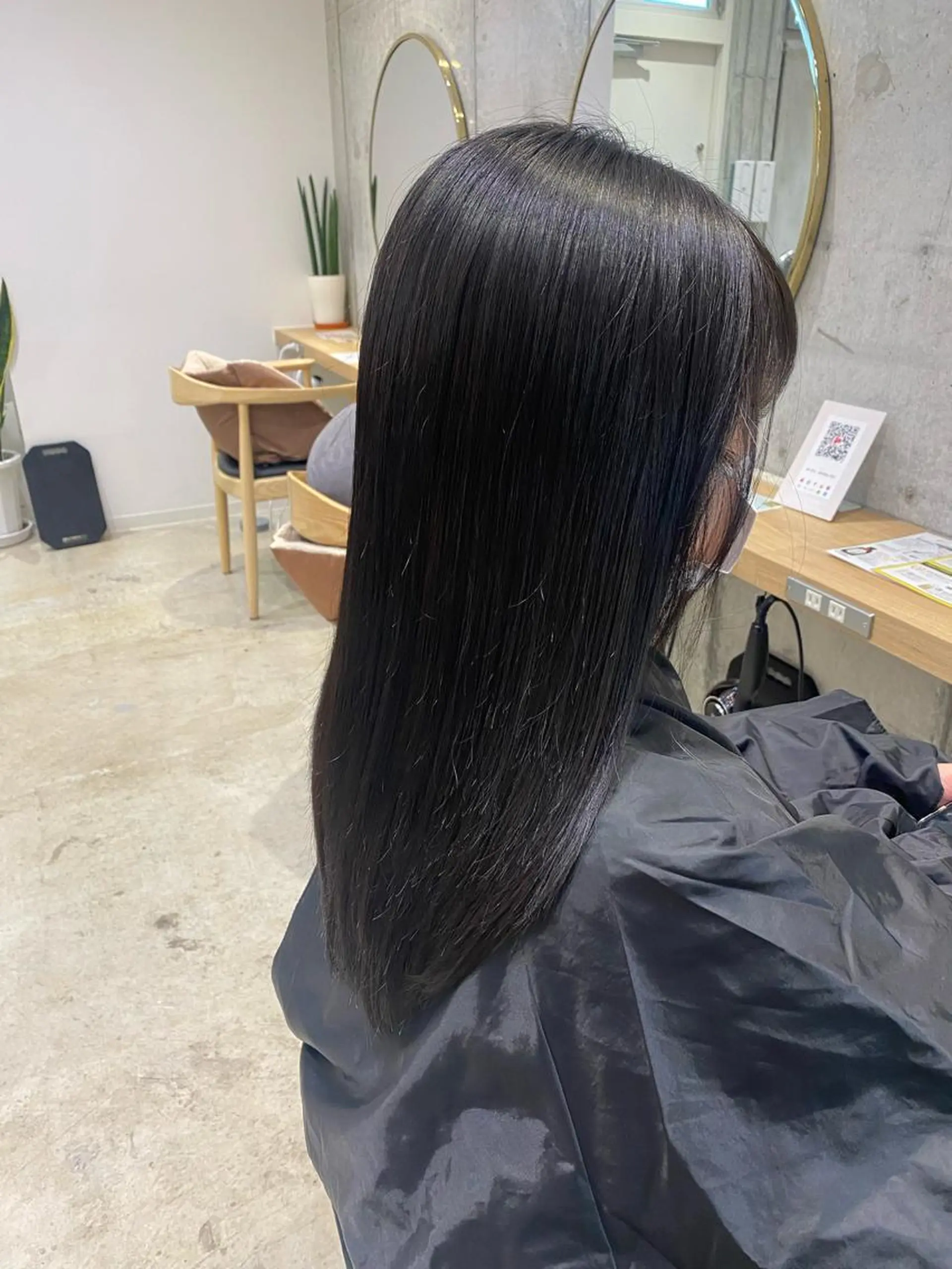 セミロング fumi🪞血色感 アップ艶カラーのヘアスタイル