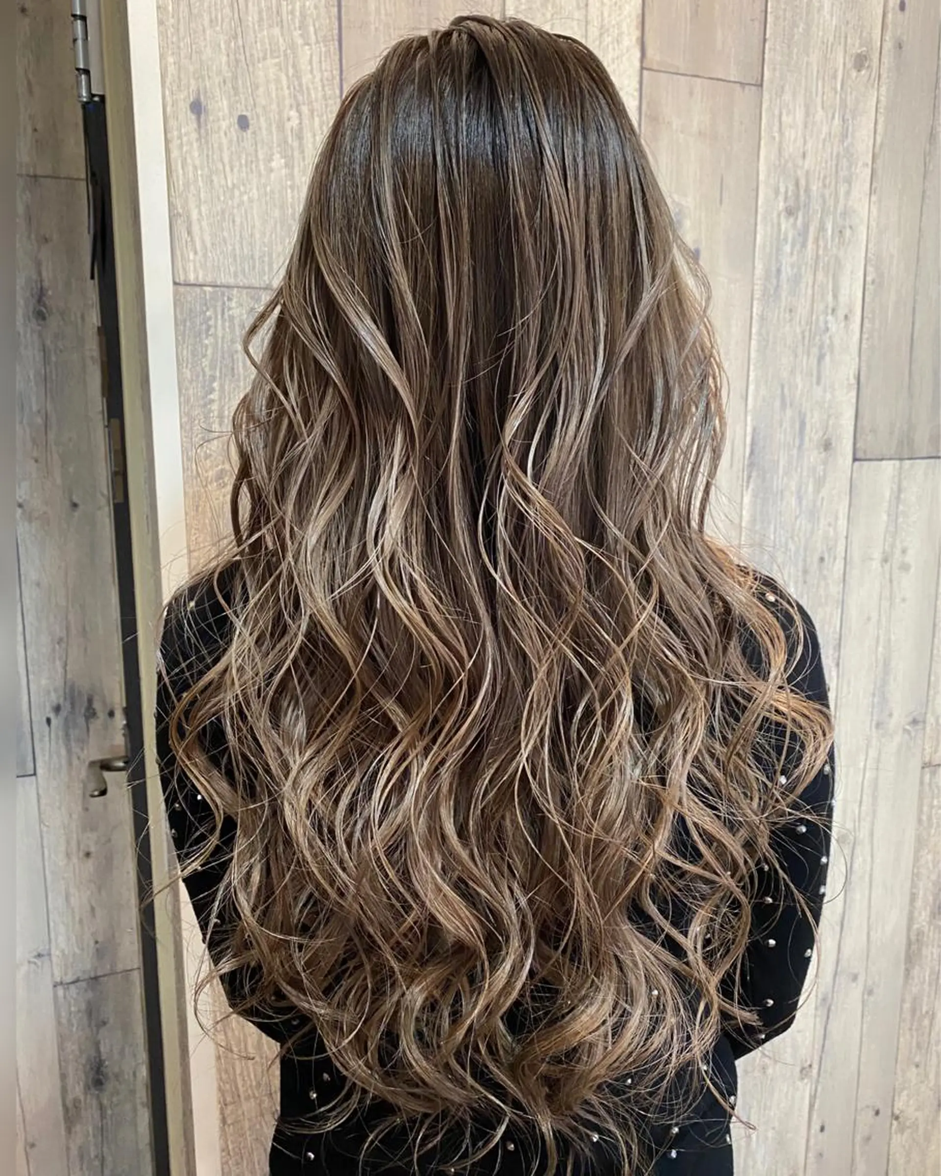 ロング カラー バレイヤージュ グラデーションカラー レイヤーカット LOHAS 関根真由美のヘアスタイル