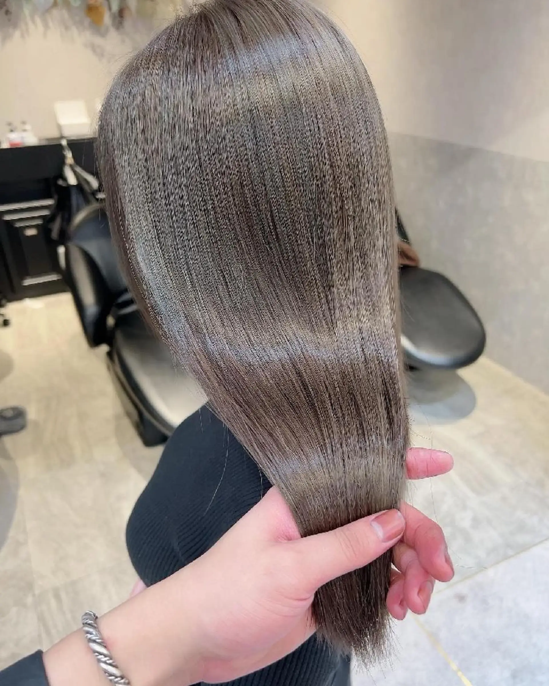 セミロング 韓国風ヘア レイヤーカット ロンド　ウル所属・レイヤー/縮毛矯正⭐ 特化美容師のヘアスタイル