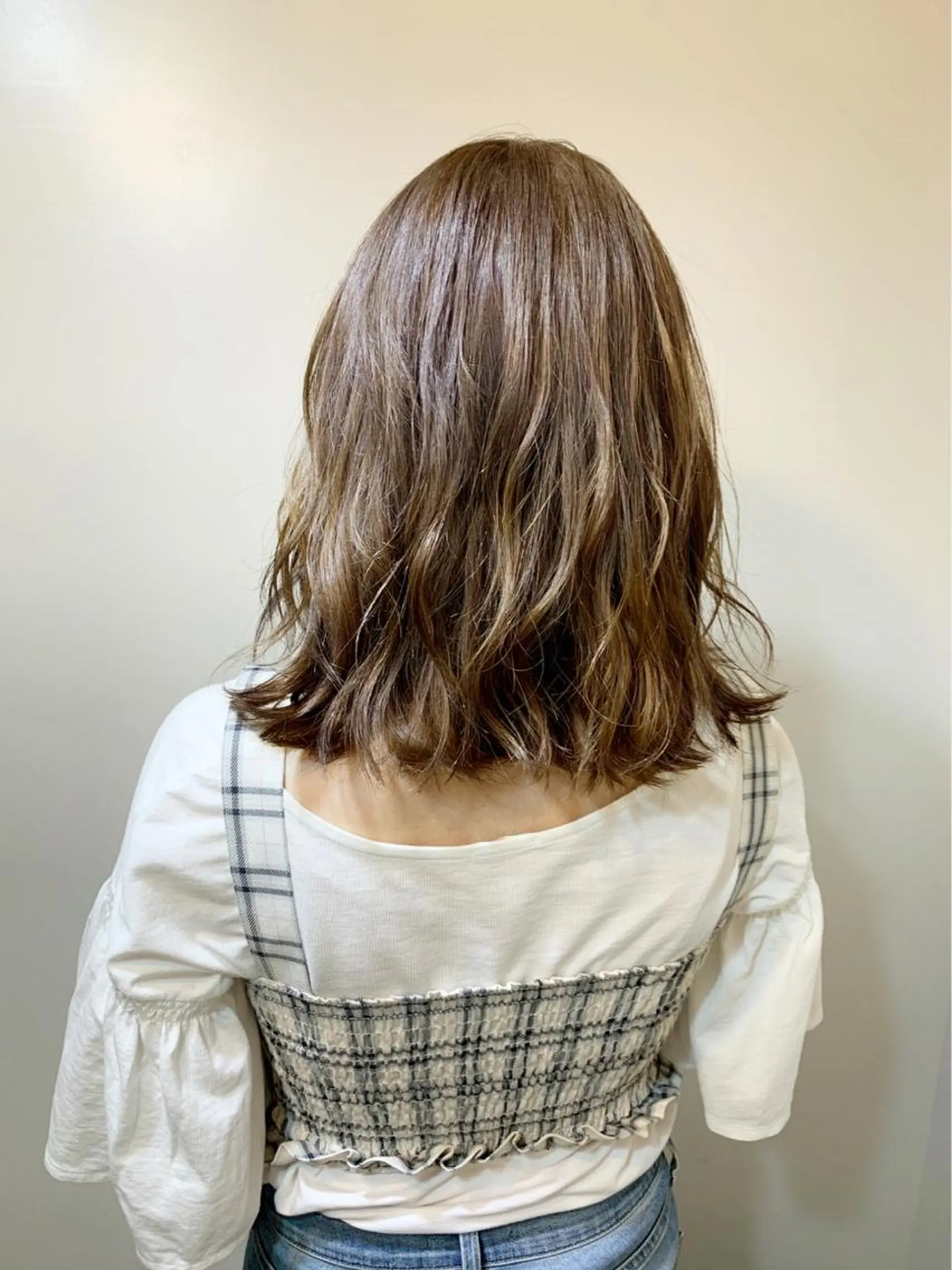 ミディアム カラー ブリーチ グレージュ カット ヘアカラー トリートメント natsu ナチュラルのヘアスタイル