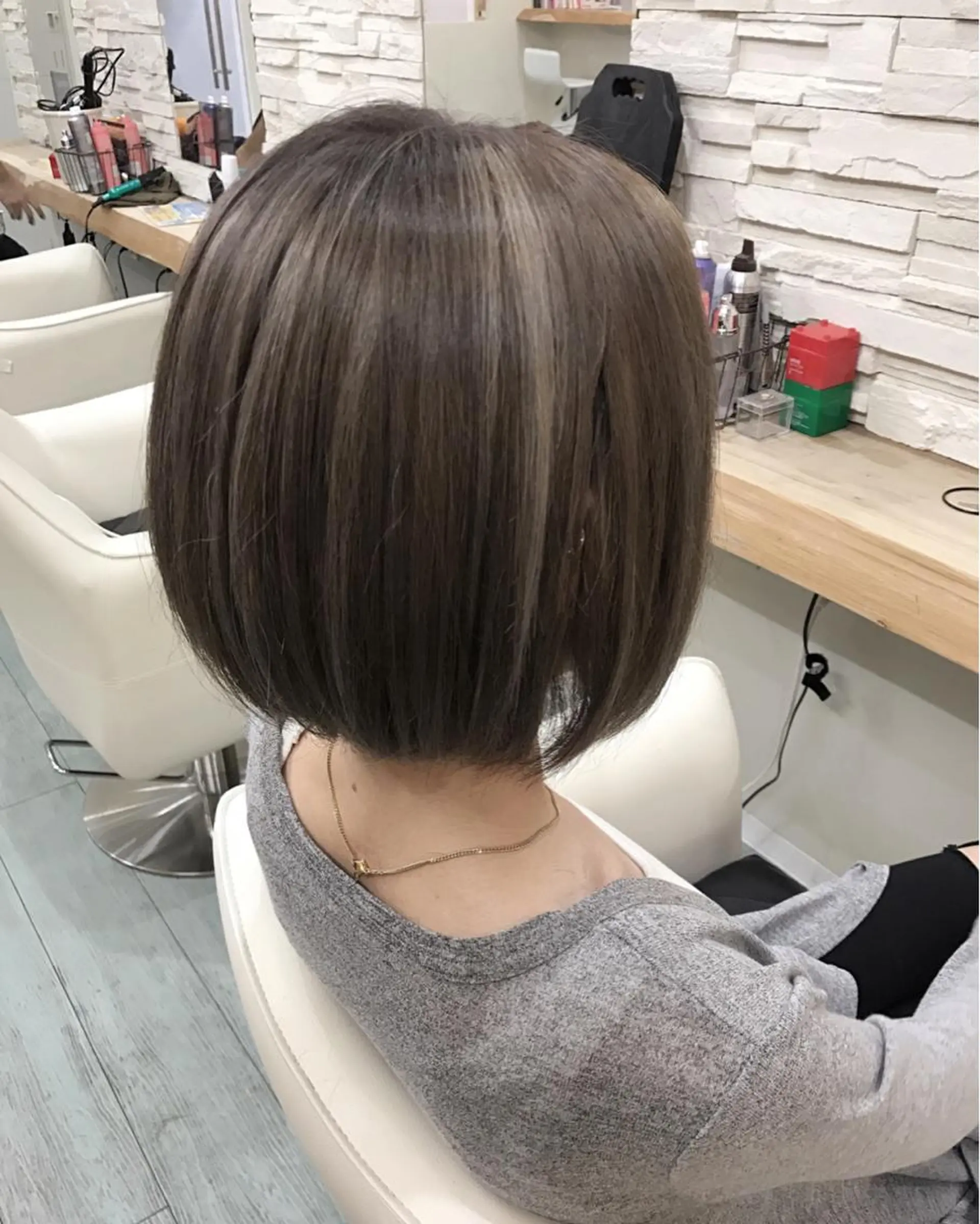 ショート カラー デザインカラー ハイライトカラー ハイトーンカラー ハイライト カット Blue hair lau所属・中川 仁のヘアスタイル