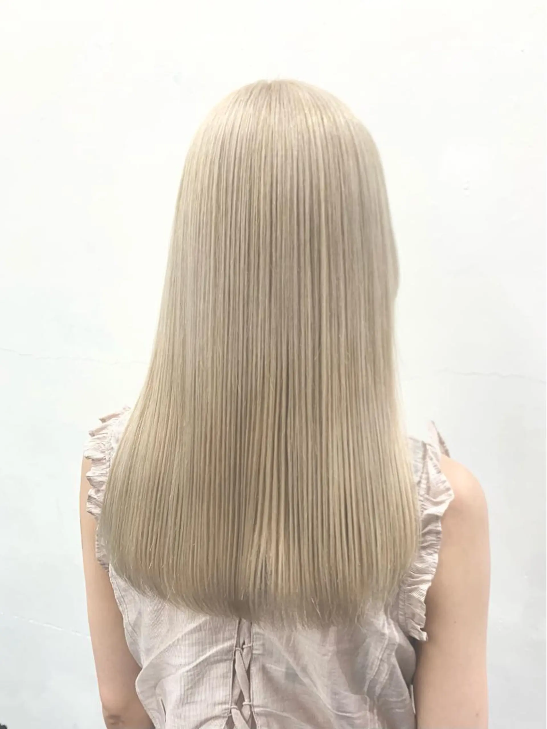 セミロング カラー ヘアアレンジ ハイトーンカラー ヘアカラー トリートメント HARU//原宿🤍 リピート率NO.1のヘアスタイル
