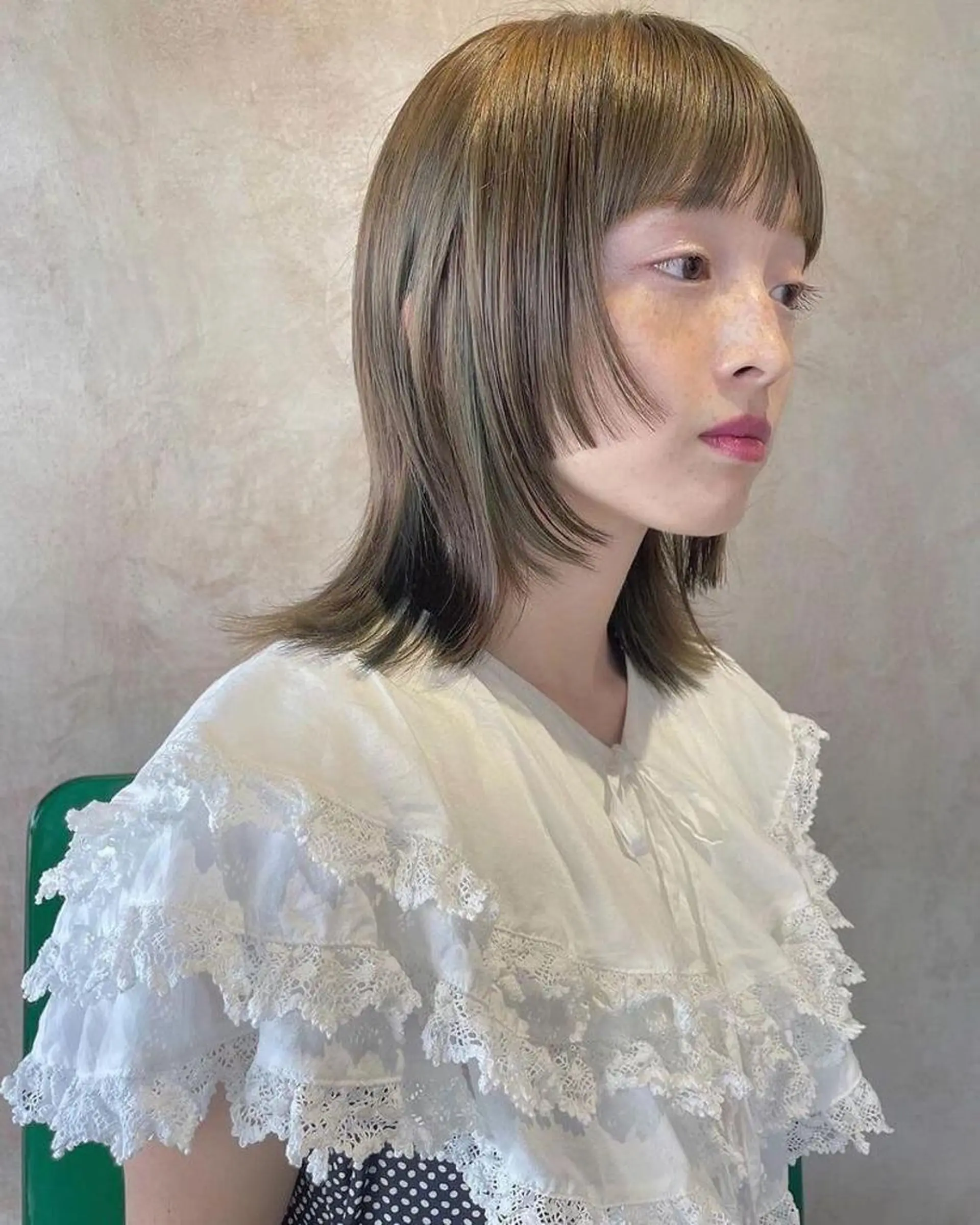 ミディアム サキ🤍ハイトーン 🩰くびれ巻きヘアのヘアスタイル