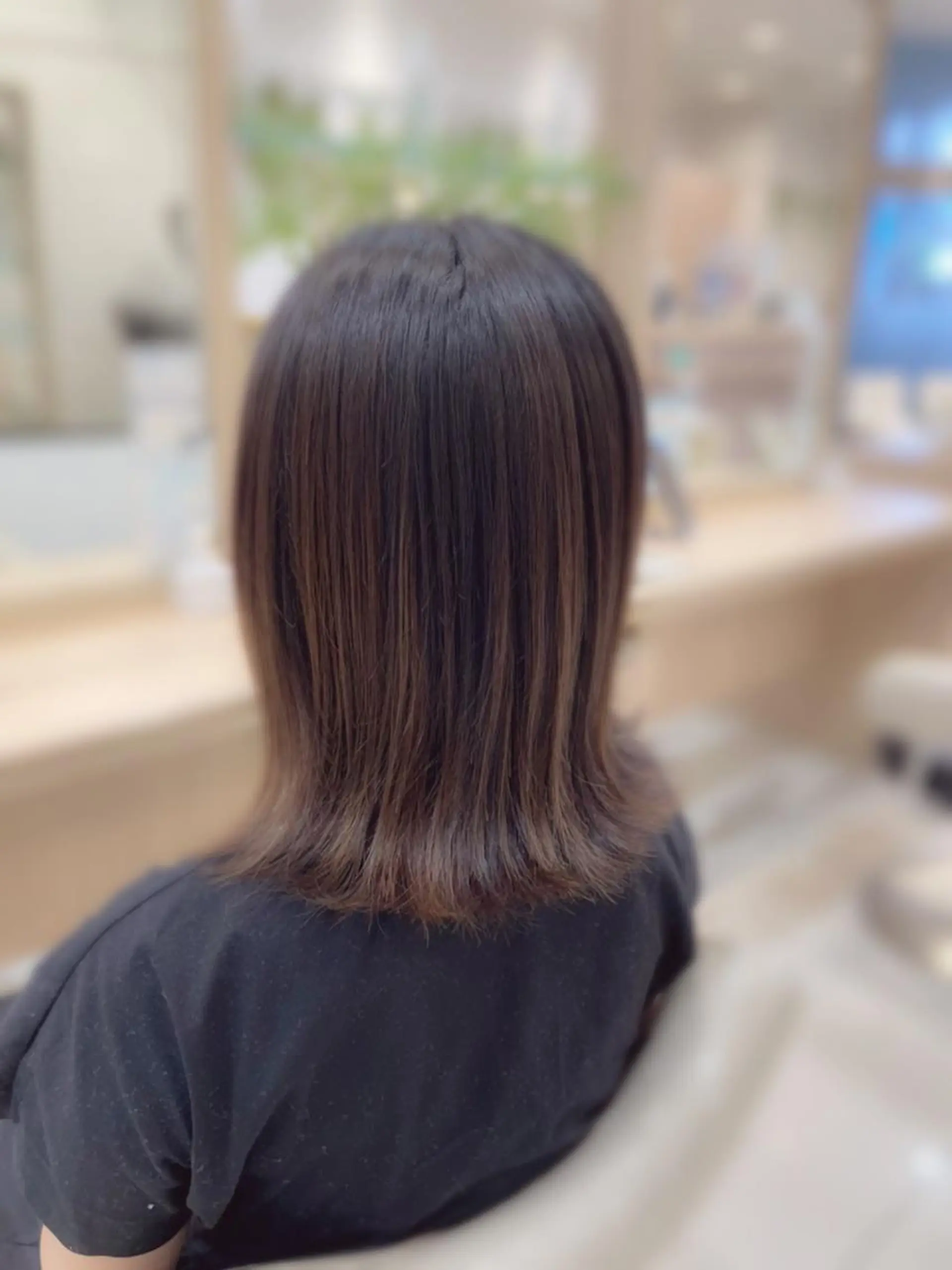 セミロング カラー ハイライトカラー ハイライト ヘアカラー 森 瑠海のヘアスタイル
