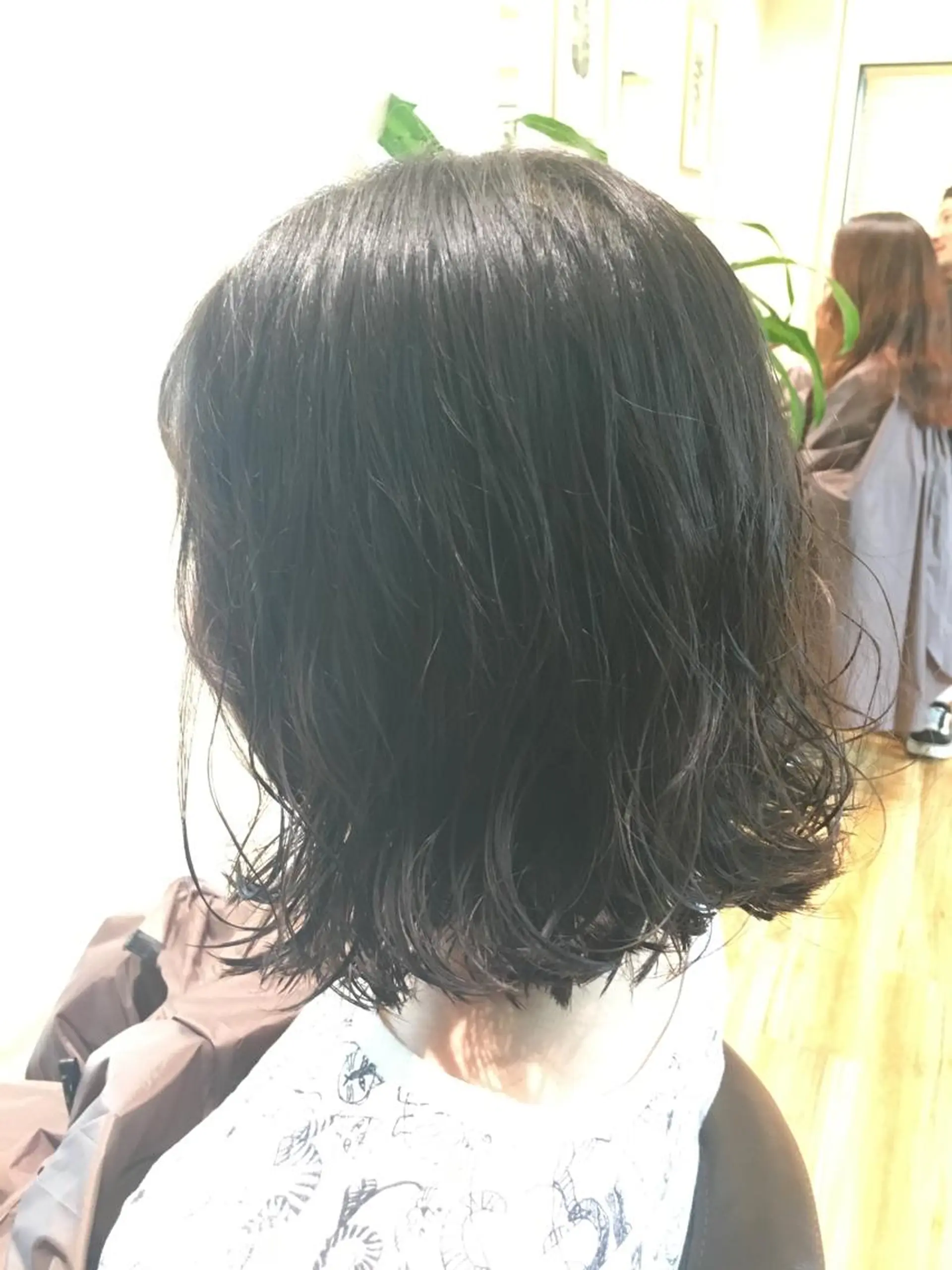 ミディアム カラー パーマ ミディアムパーマ グレージュ イルミナカラー 仁 ジンのヘアスタイル