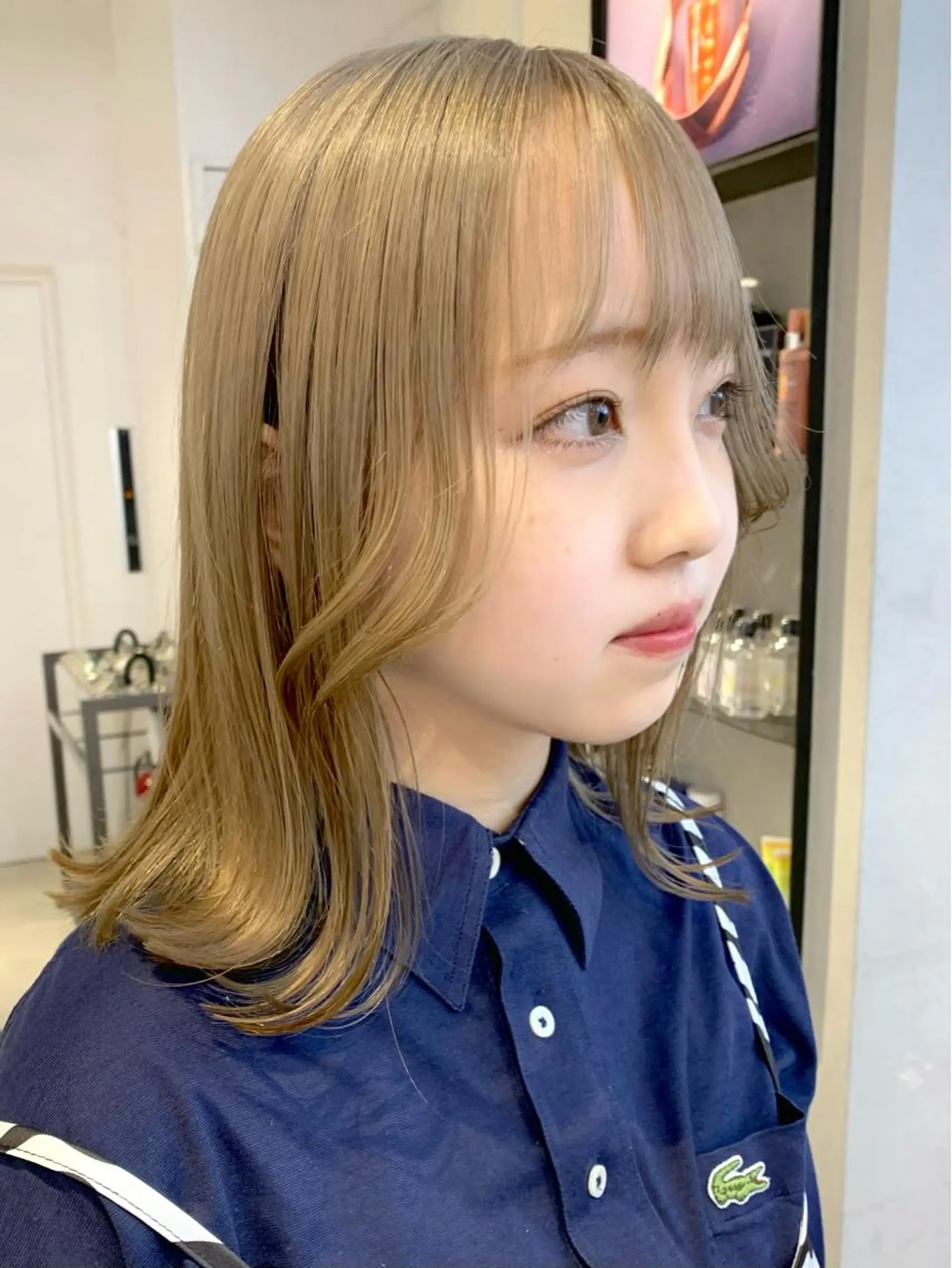 ミディアム カラー ベージュカラー 透明感カラー ミルクティーベージュ 顔周りカット レイヤーカット カット ヘアカラー Kureha/ネイル レイヤー/酸性縮毛のヘアスタイル