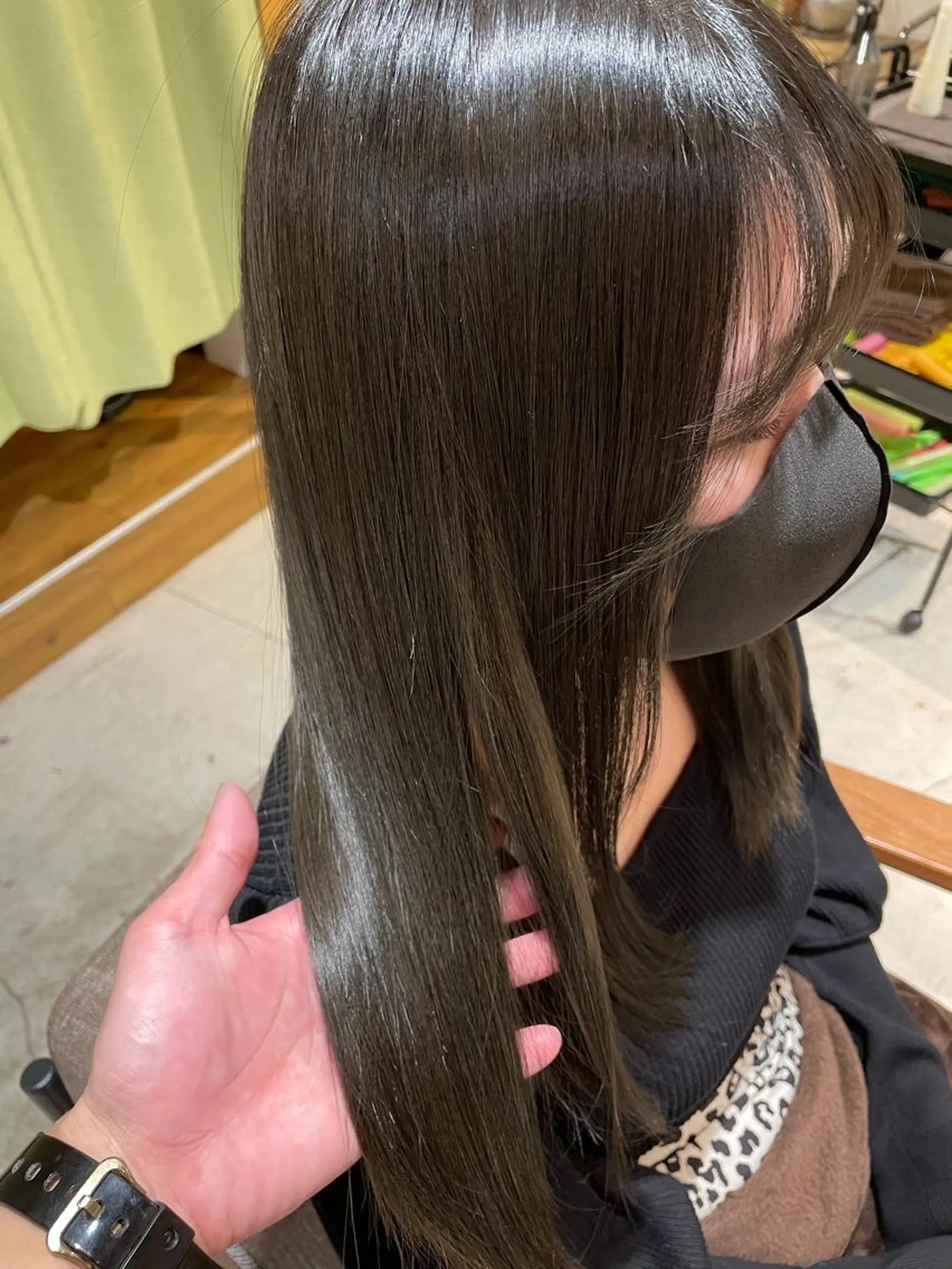 セミロング 新宿韓国風レイヤー カット内田智大のヘアスタイル