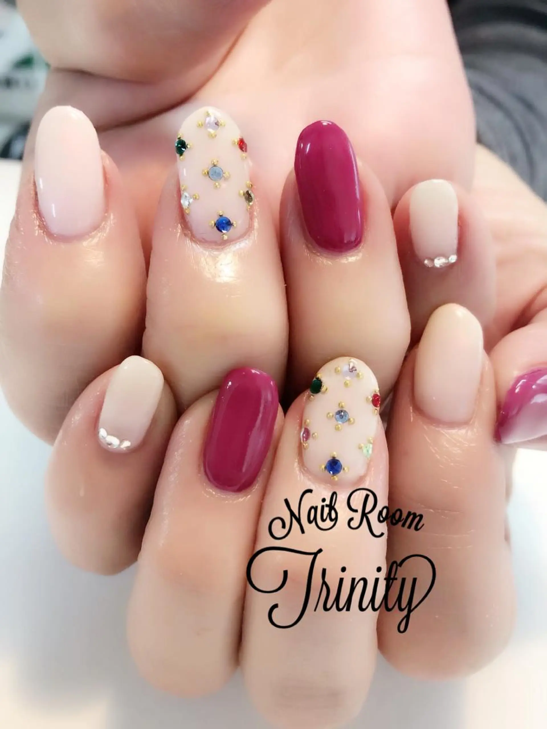 ネイル ハンドネイル Trinity ネイリストスタッフのネイルデザイン