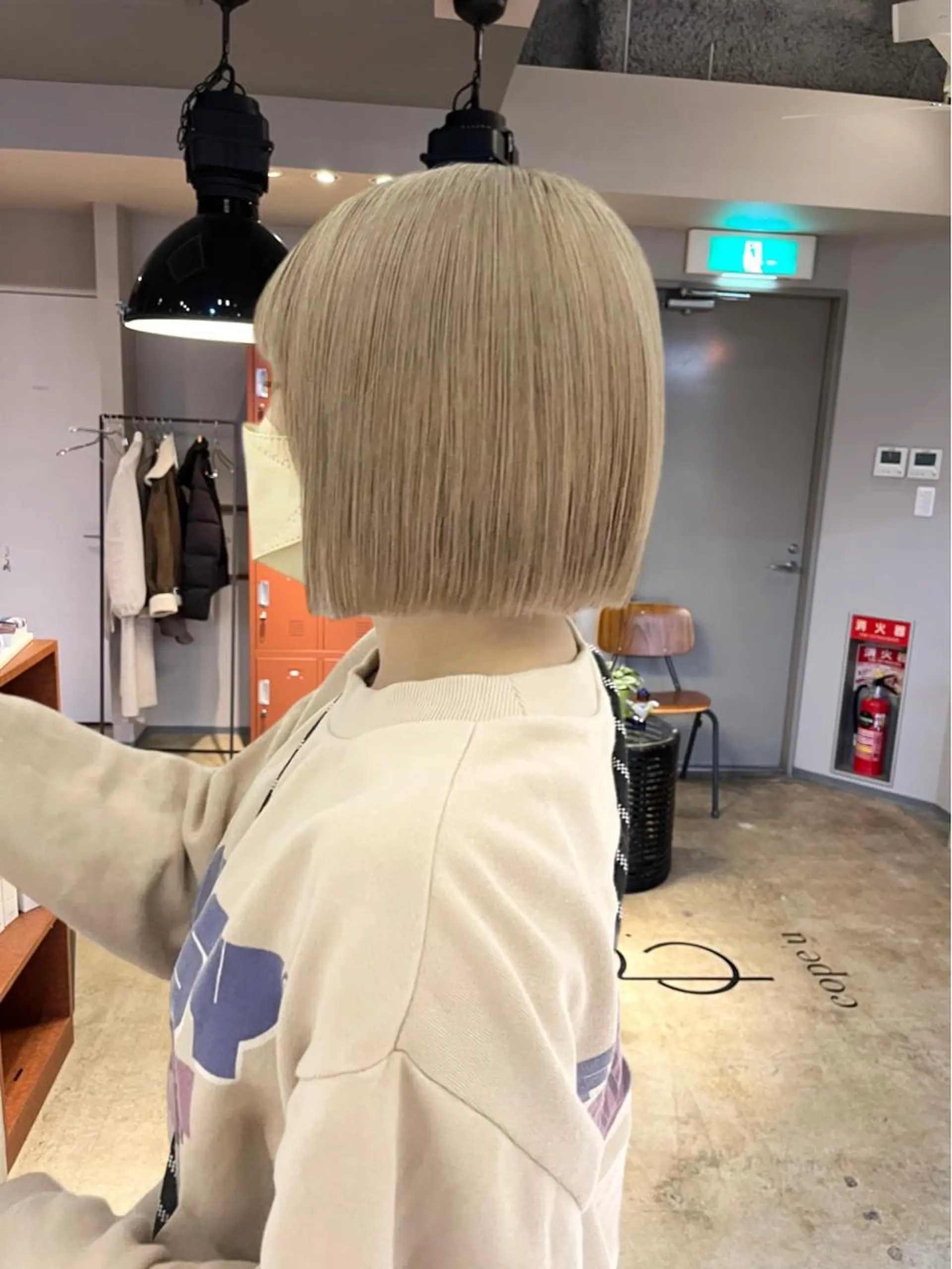ミディアム カラー ベージュカラー ブリーチ ミルクティーベージュ カット ヘアカラー トリートメント 🩷ハイトーン透明感 レイヤー🩷ユリカのヘアスタイル