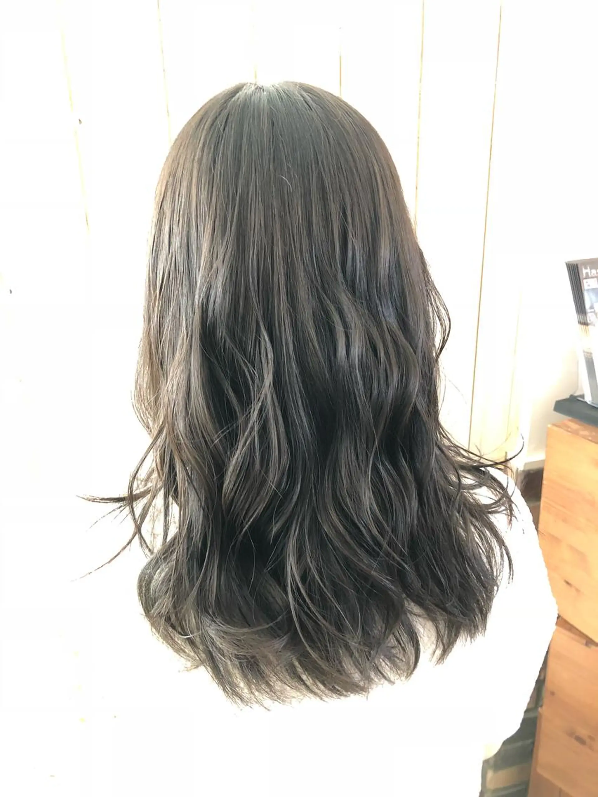 セミロング おかにわ みりのヘアスタイル