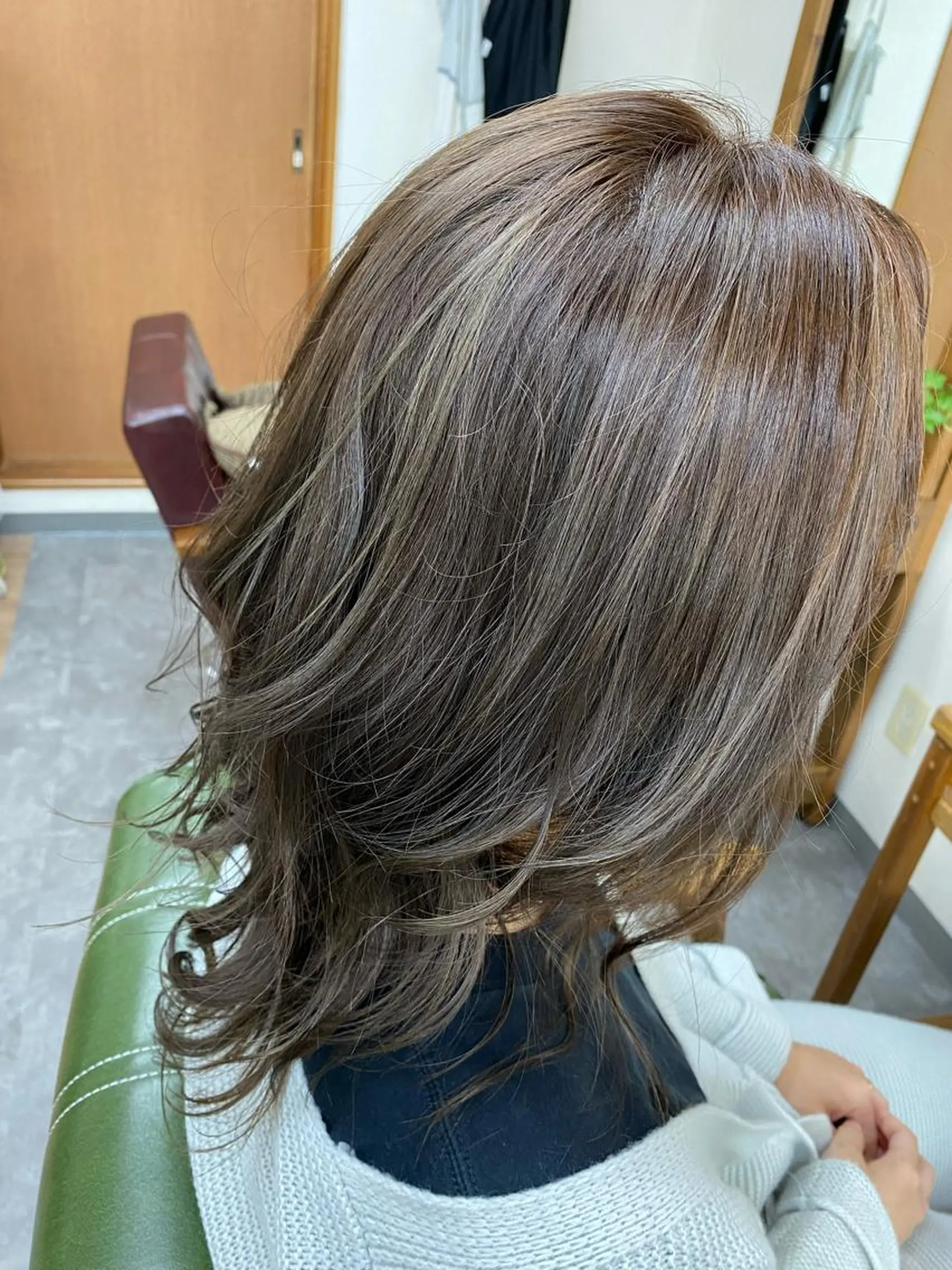 ロング ハイライト レイヤーカット カット ヘアカラー トリートメント 永沼 真依のヘアスタイル