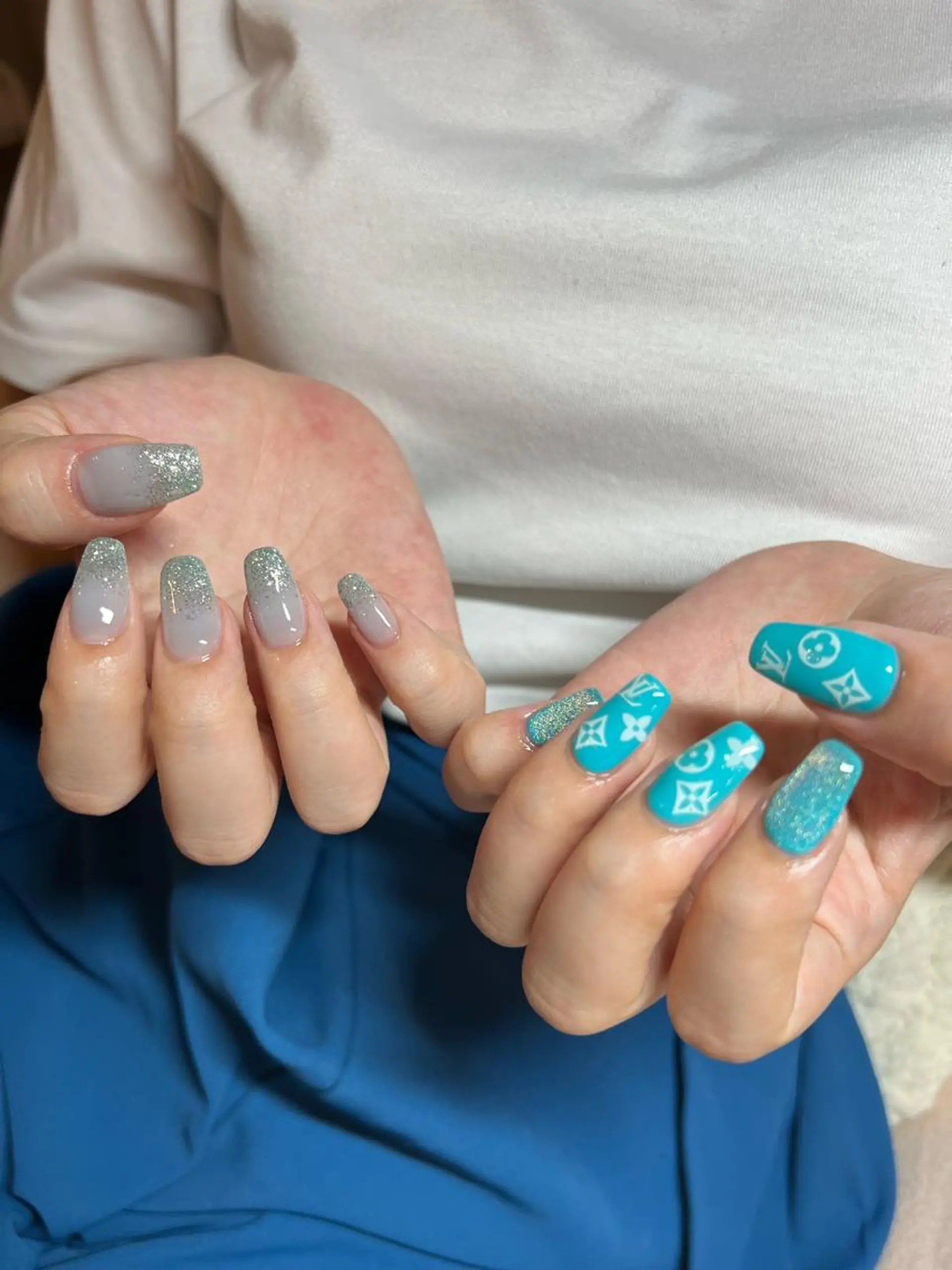 ネイル オーロラネイル ジェルネイル 韓国ネイル マグネットネイル ミラーネイル ちゅるんネイル🪄 耳ツボジュエリー🔗のネイルデザイン