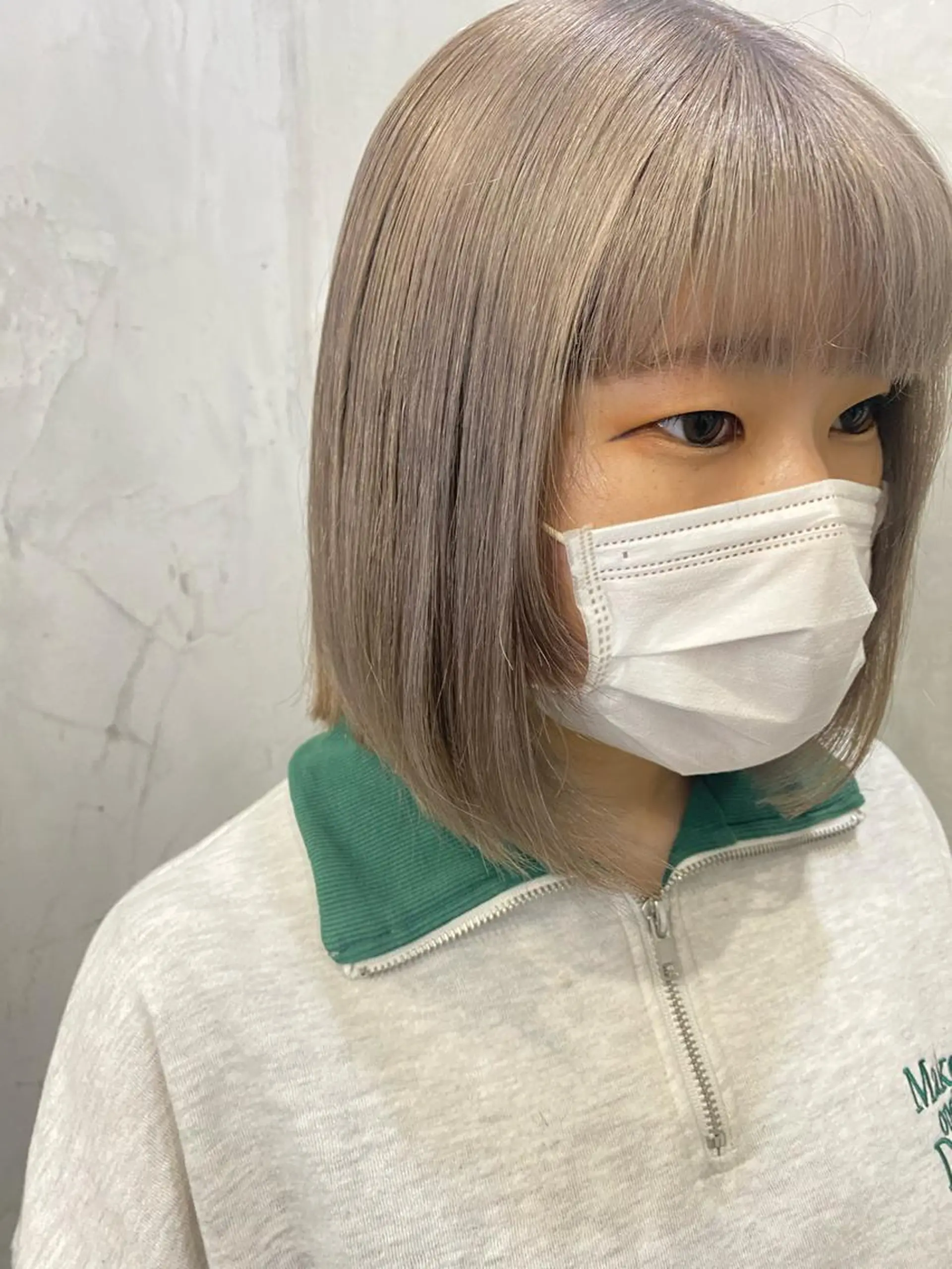 ショート カラー グレージュ 佐伯 鼓乃美のヘアスタイル