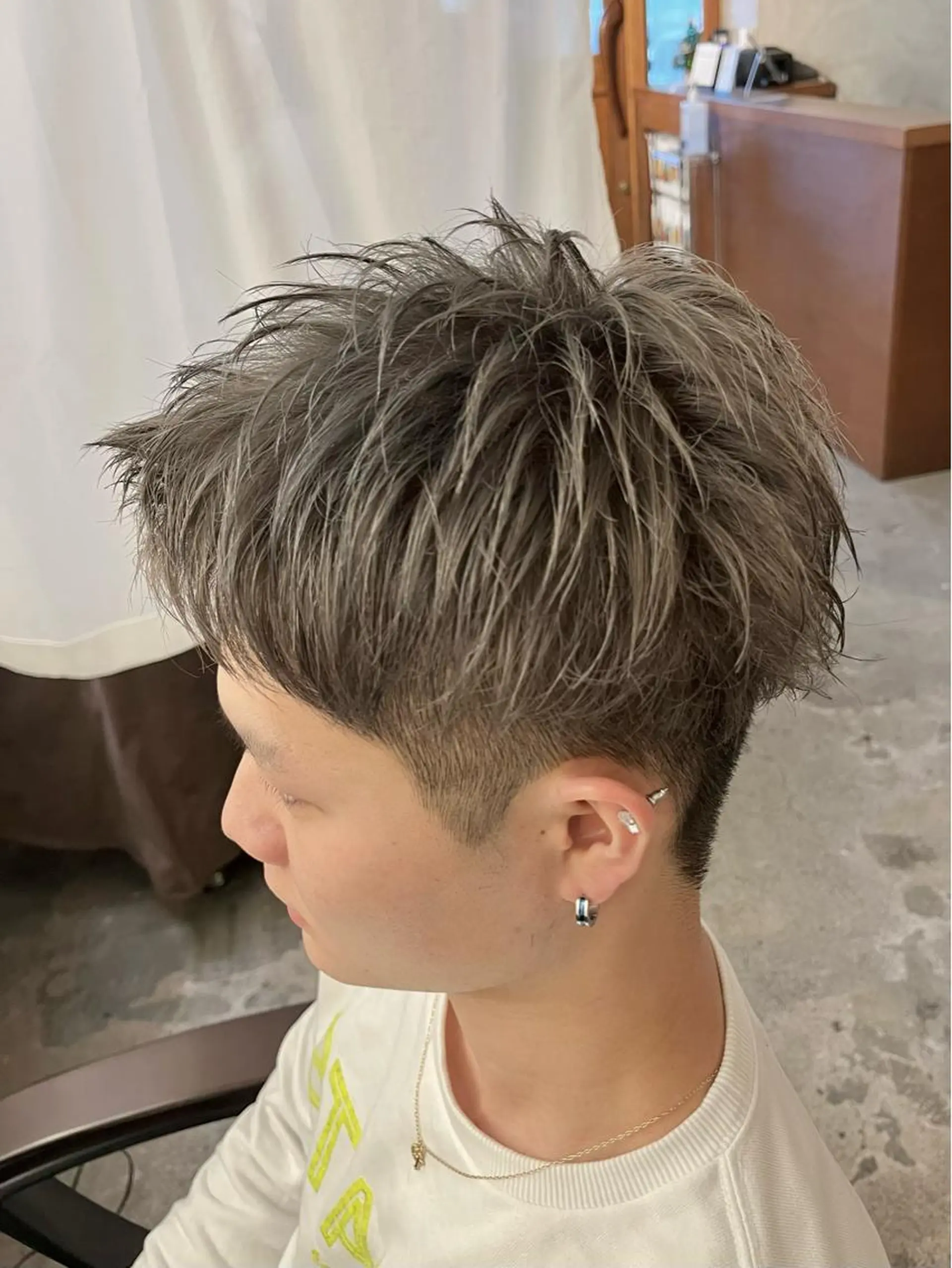 カラー メンズ シルバー ヘアカラー FUJINO RYOのヘアスタイル