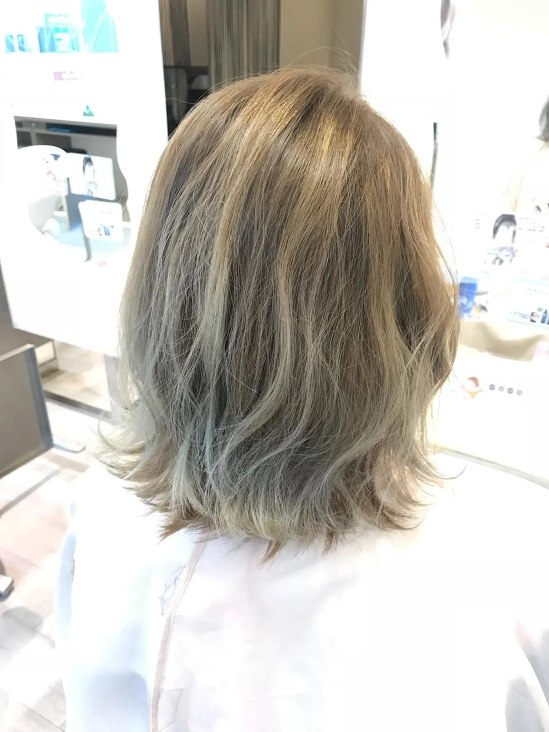 ショート カラー ブリーチ ハイライトカラー イルミナカラー ハイライト ヘアカラー トリートメント chiyo yasuのヘアスタイル
