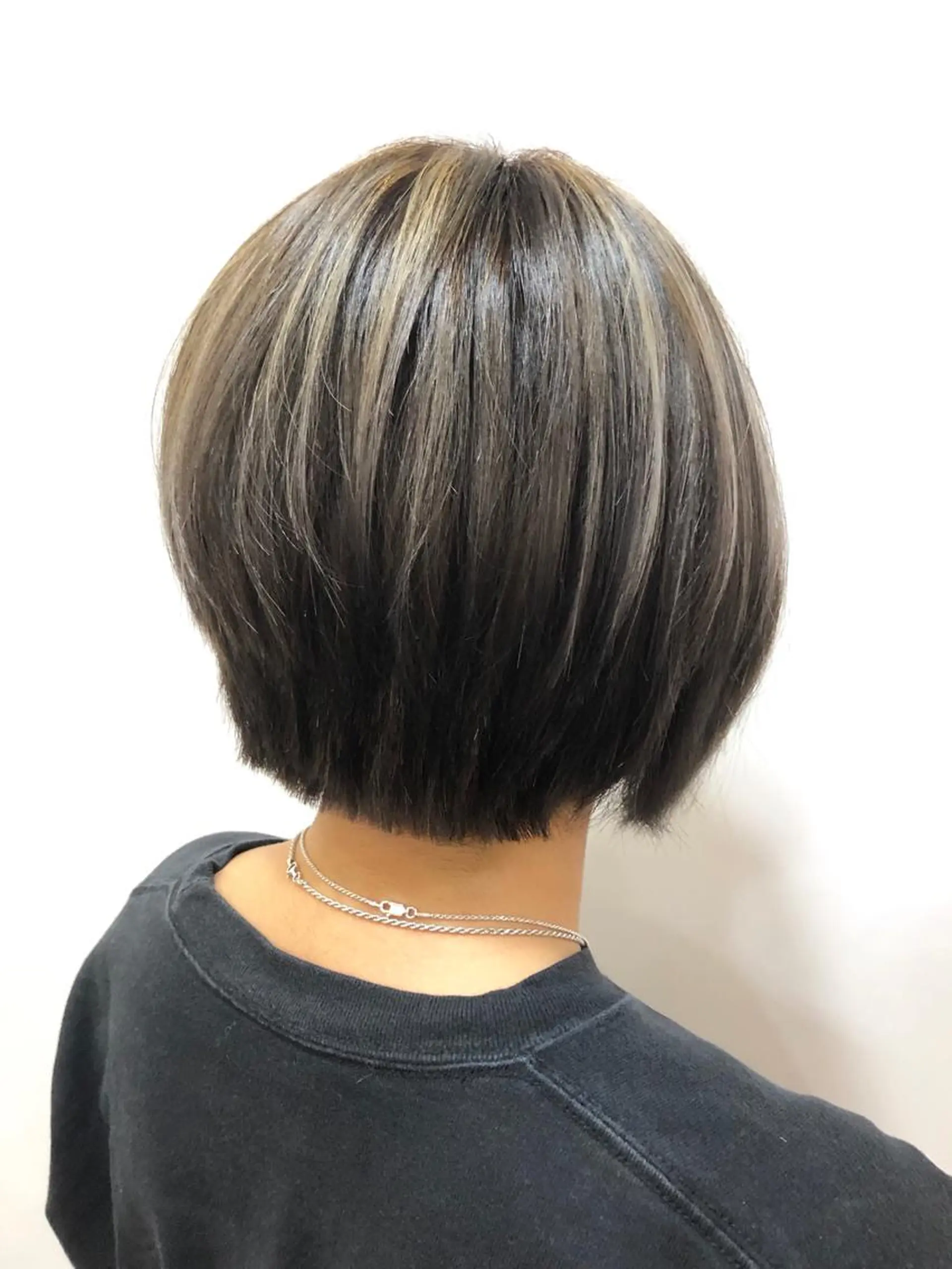 ショート カラー ヘアアレンジ アッシュ アッシュグレー ベージュカラー ダークアッシュ ハイライトカラー 高橋 隆一のヘアスタイル