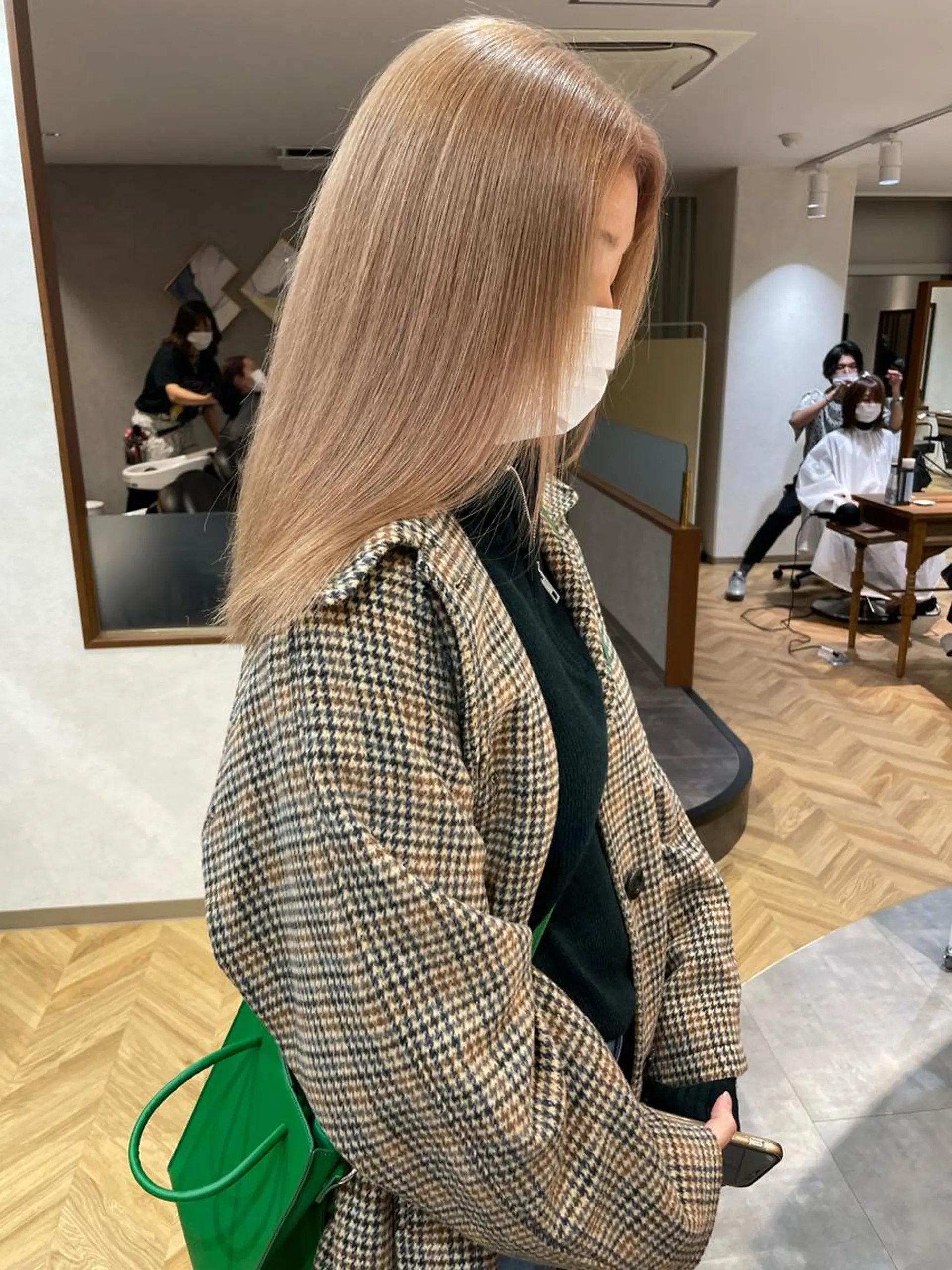 セミロング ViVIE所属・VIVIE天神 ブリーチのヘアスタイル