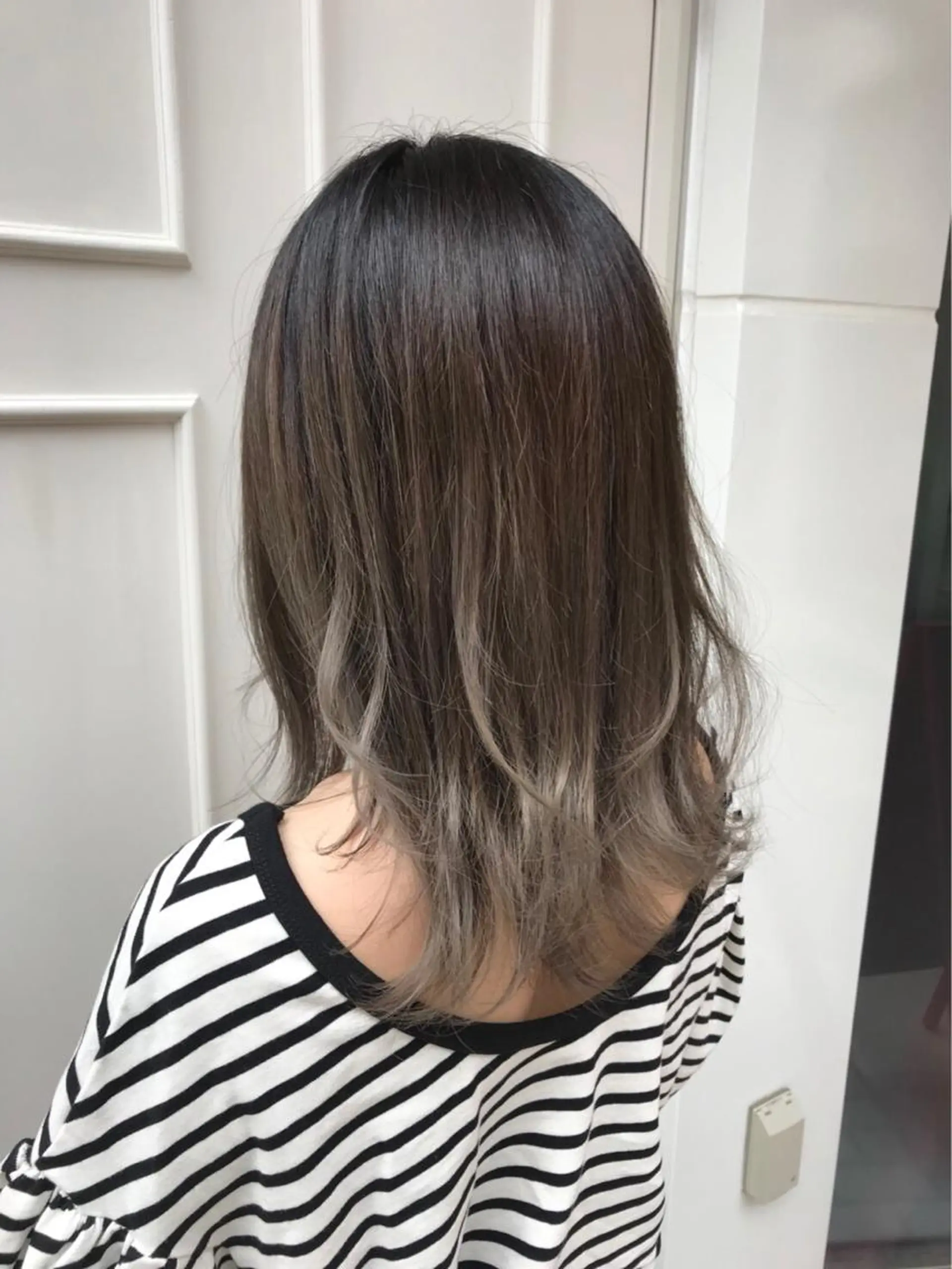 セミロング カラー ベージュカラー グラデーションカラー ハイライトカラー ホワイトベージュ ハイライト 💈Blanco💈 カラー&ケア🌈のヘアスタイル