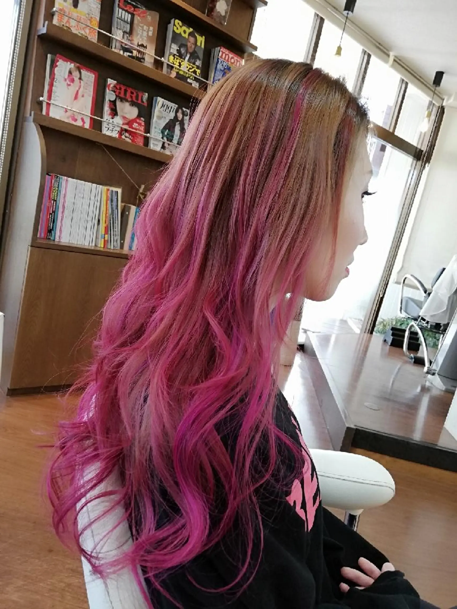 カラー ロング ダブルカラー 岩本 ヨシハルのヘアスタイル