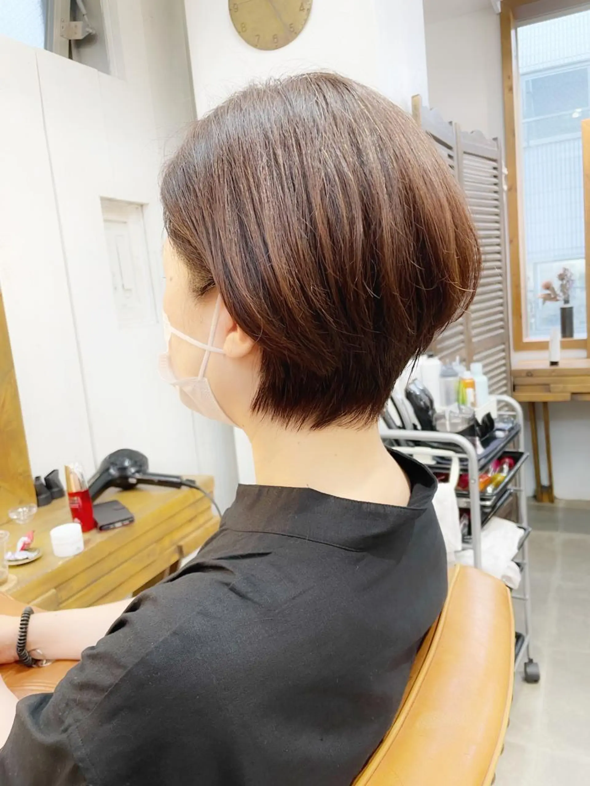 ショート カラー ショートレイヤー 丸みショート グラデーションカラー くびれヘア くせ毛 newline銀座所属・銀座ショート/ 大人ショート/金子涼のヘアスタイル