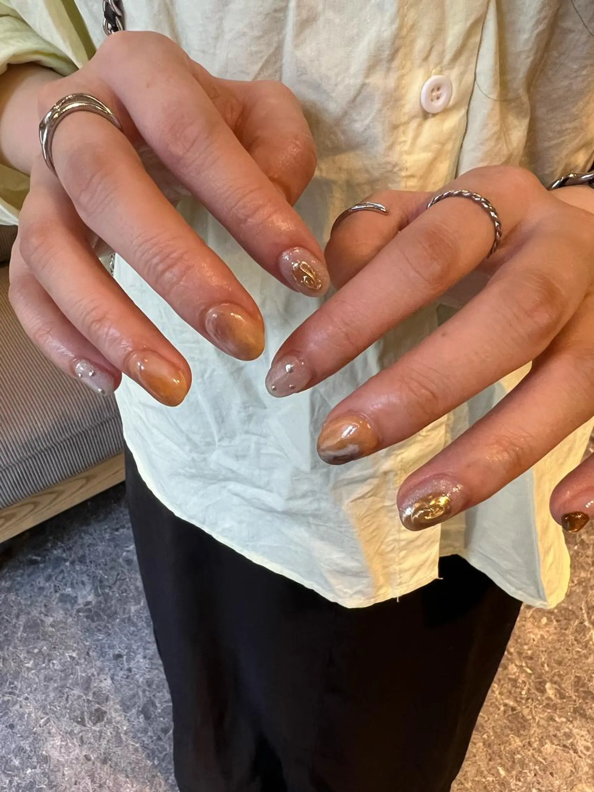 ネイル アートネイル ブラウン ニュアンスネイル ヘアメイクネイリスト 💄💅hidemiのネイルデザイン