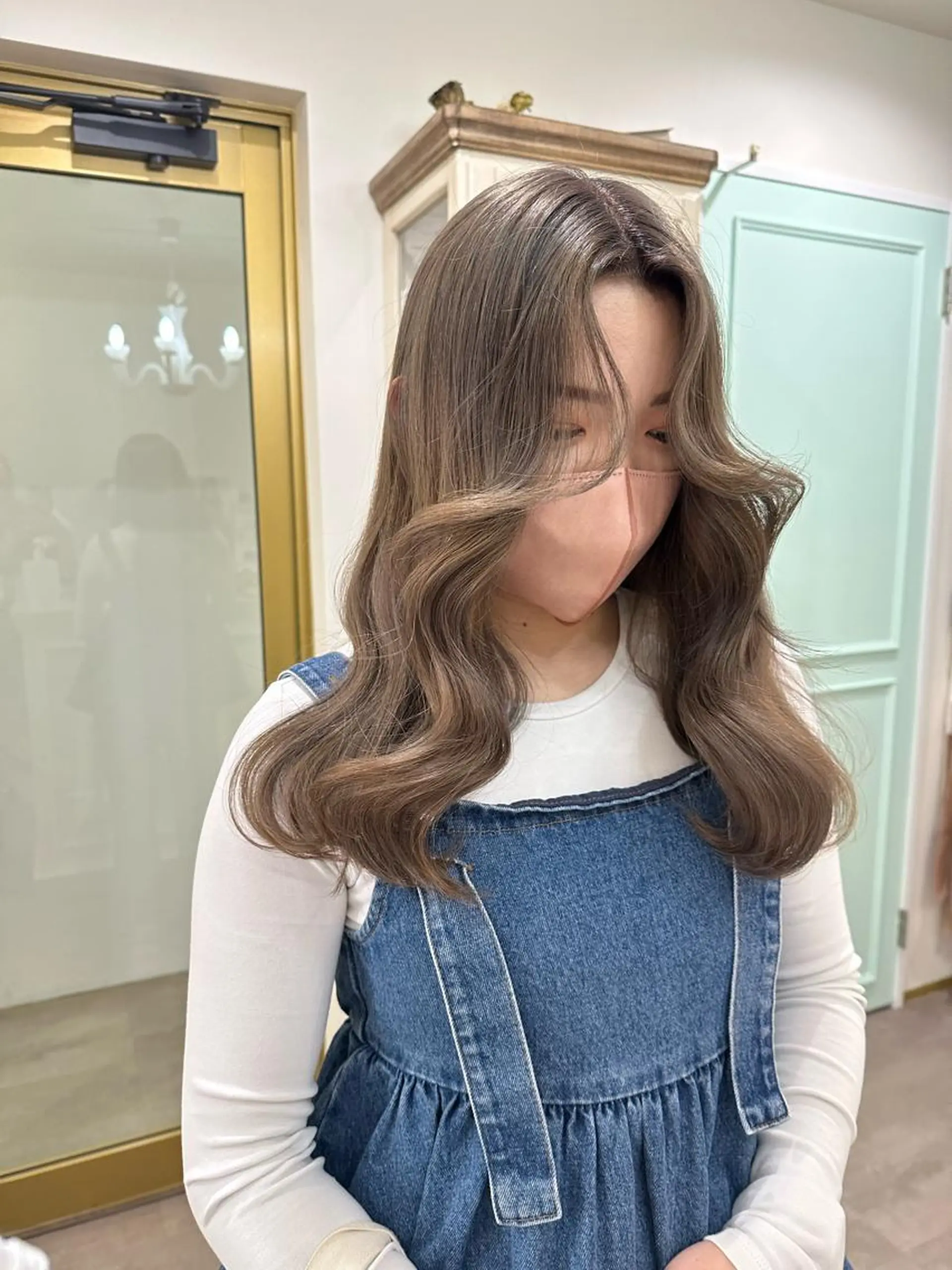 セミロング カラー ブリーチ グレージュ ORIKA 美容室のヘアスタイル