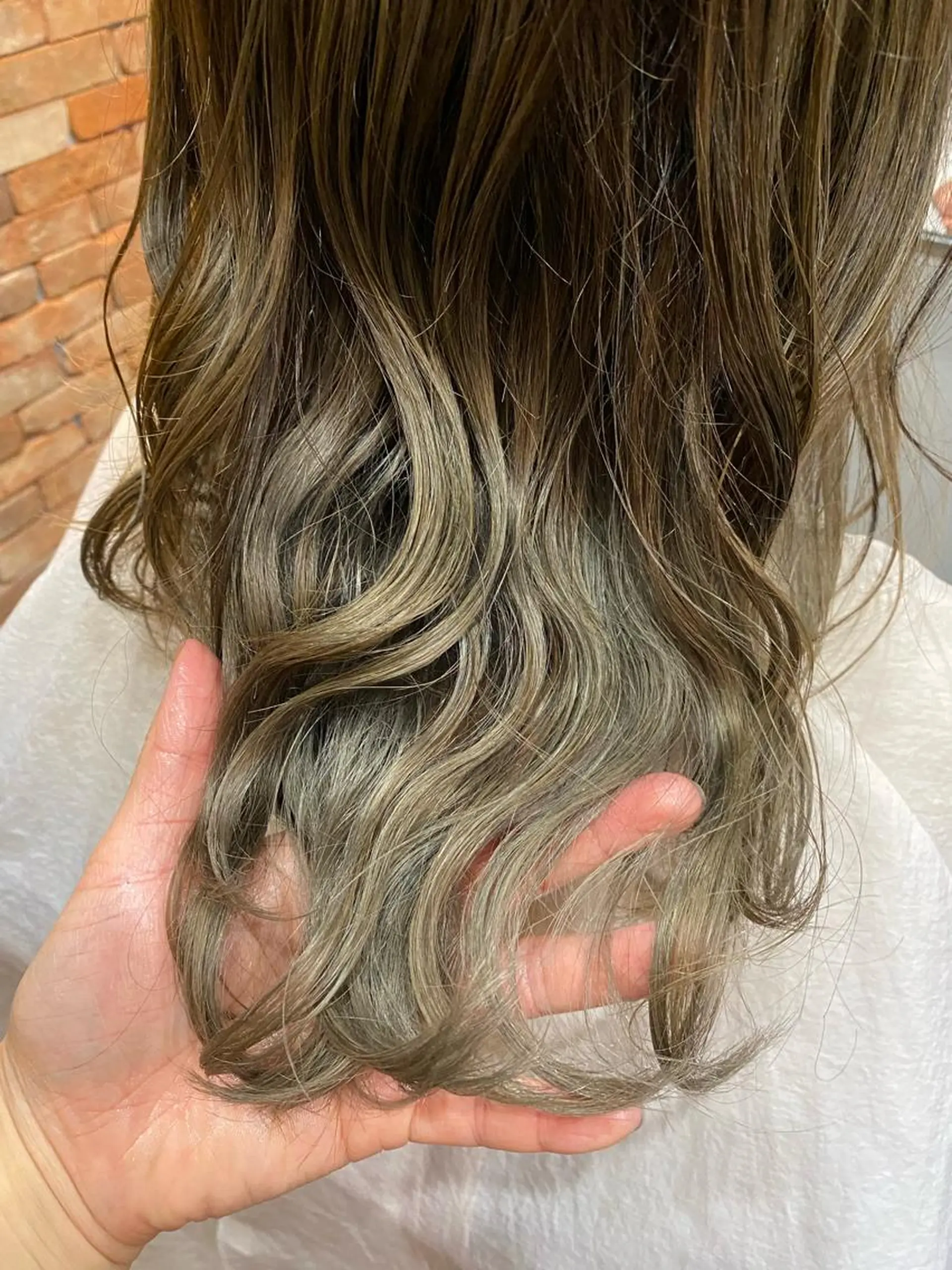 ロング 艶髪・透明感カラー・ 韓国ヘア・Yuriのヘアスタイル