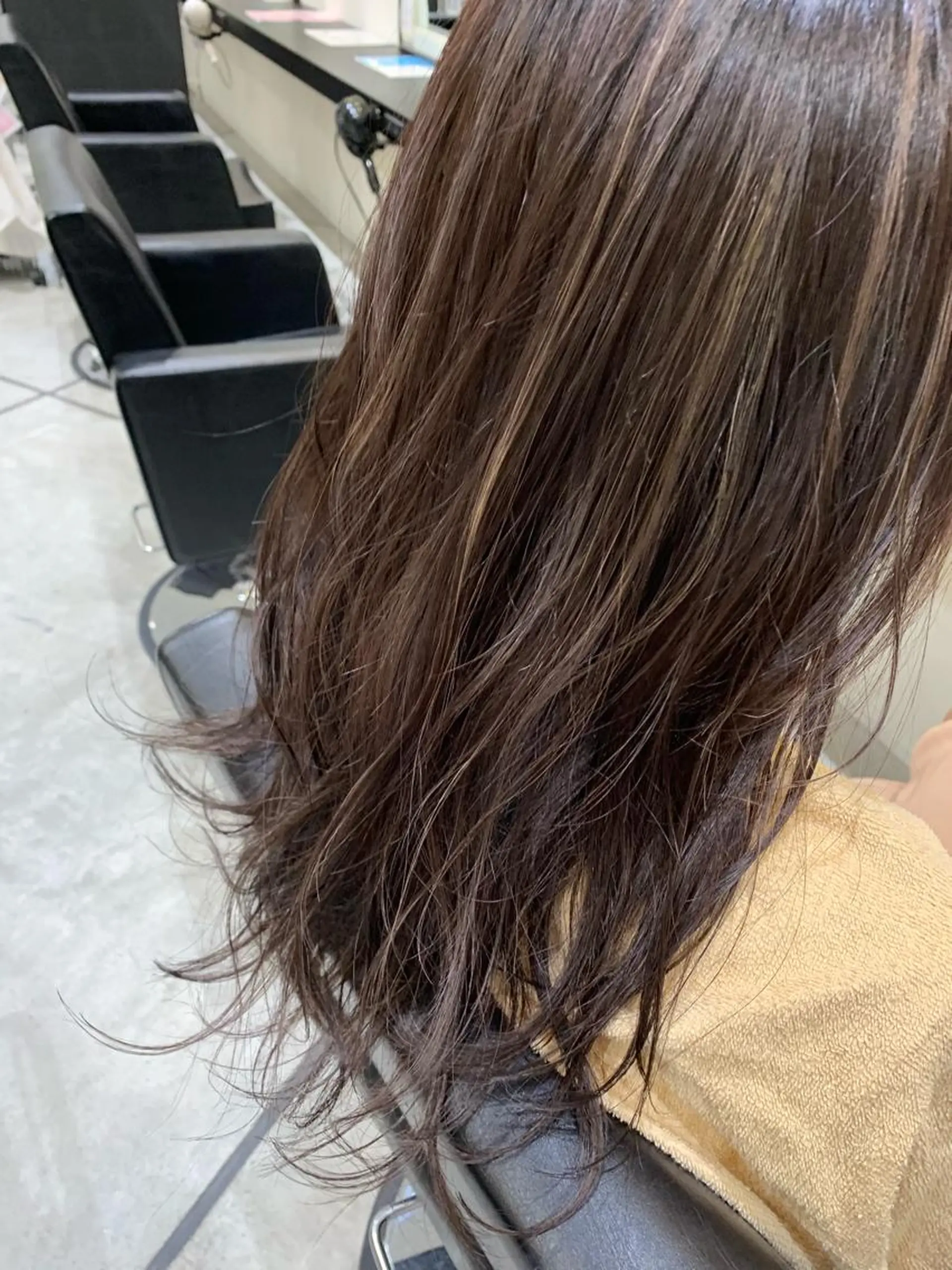 カラー デザインカラー ハイライトカラー カット ヘアカラー 喜友名 泉樹のヘアスタイル