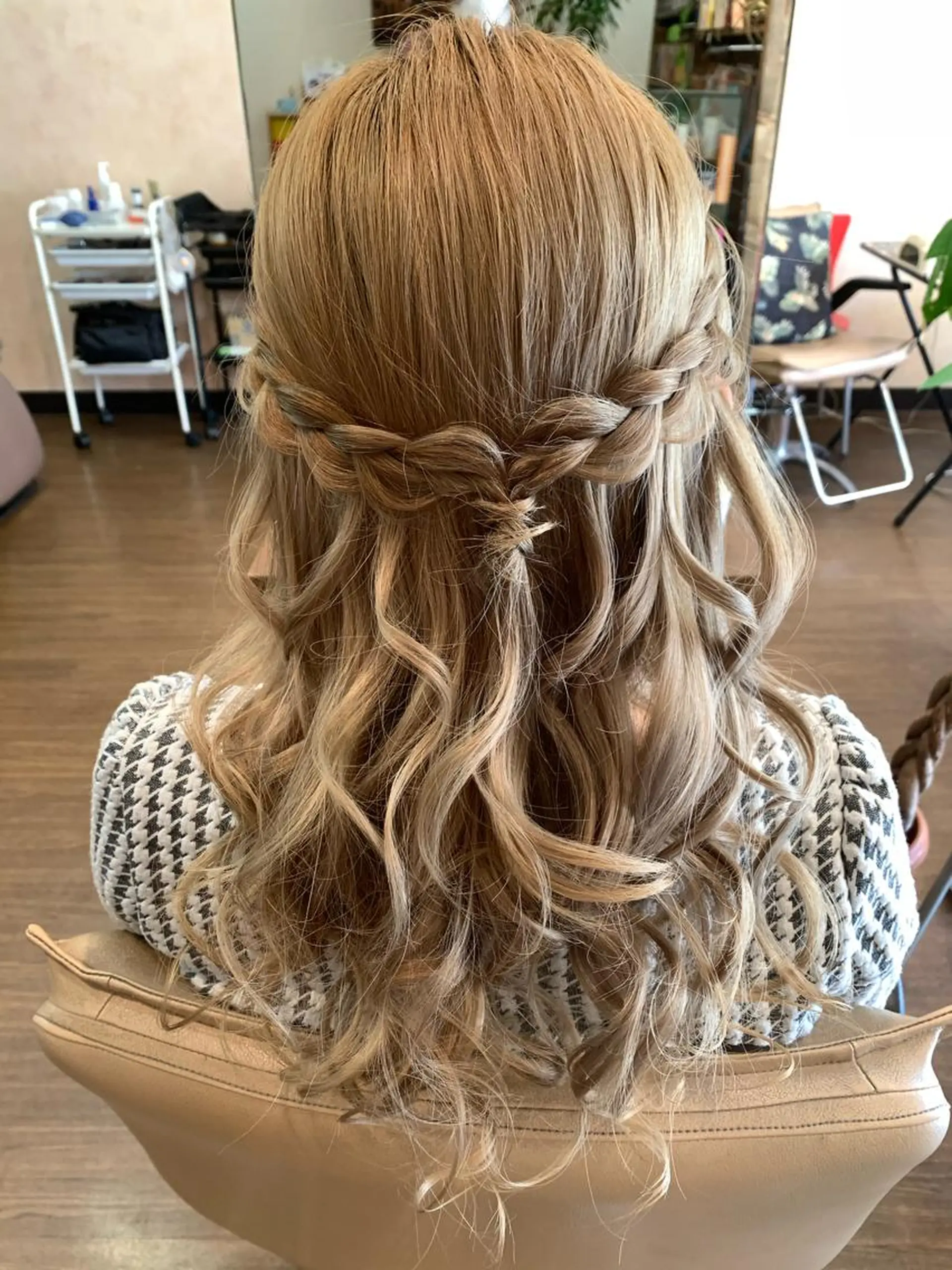 ロング ヘアアレンジ coupe ciseauxのヘアスタイル