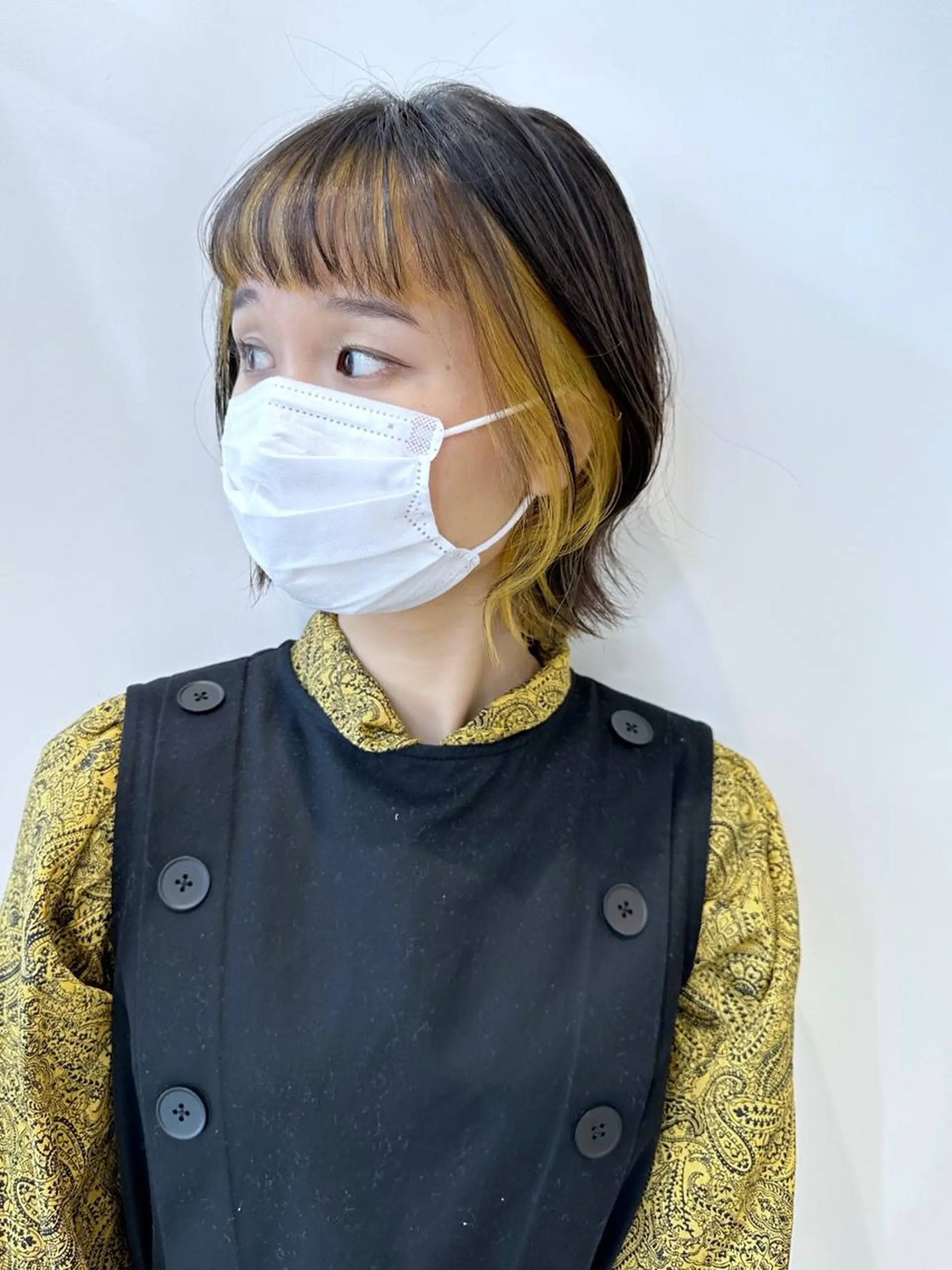 ミディアム ミストバング カット ヘアカラー ベージュ/インナー カラー🤍Rieのヘアスタイル