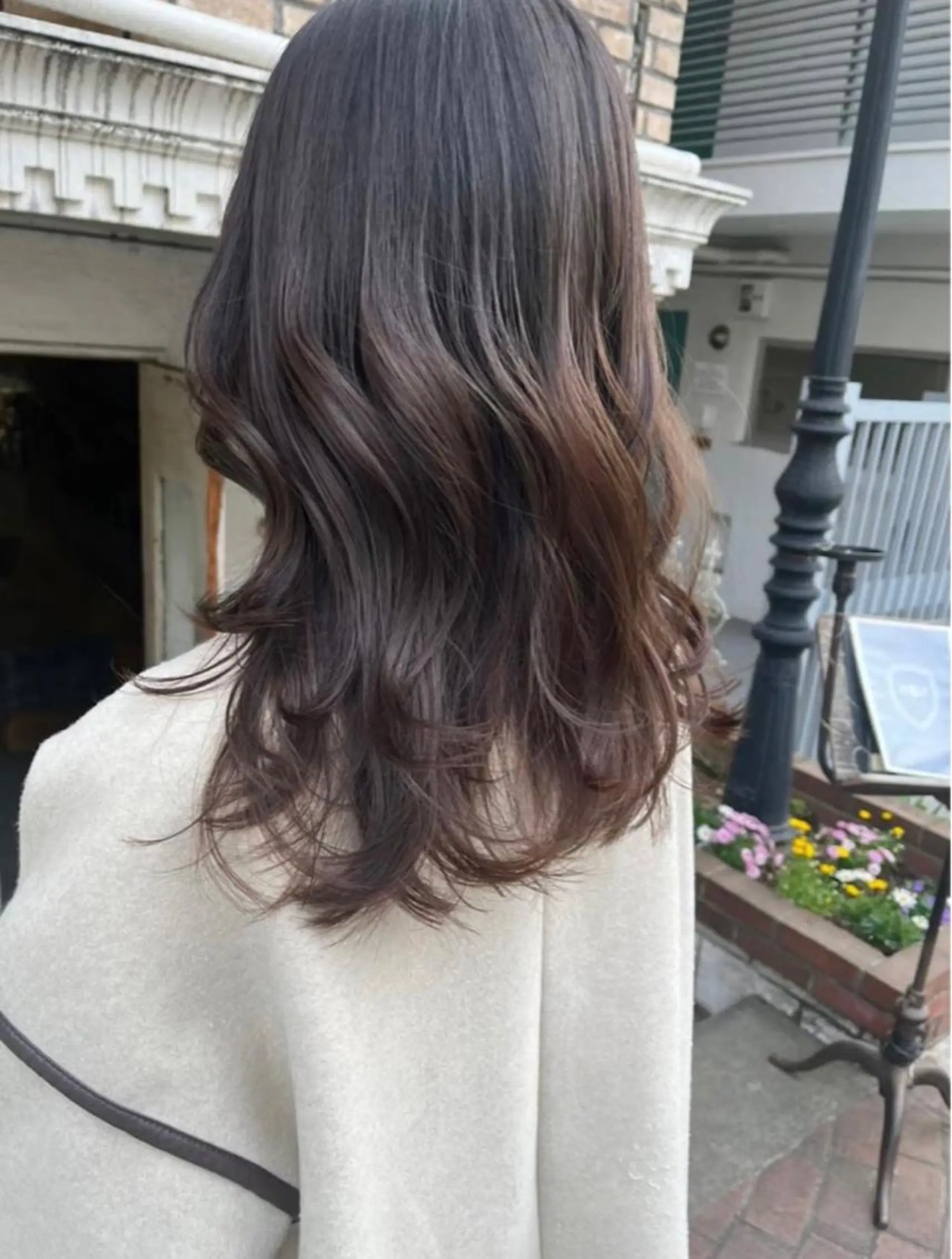 ロング カラー ヘアアレンジ ベージュカラー ブリーチ グレージュ ラベンダーカラー ラベンダーベージュ カット ヘアカラー トリートメント レイヤー/グレージュ 🤍奥開梨恵のヘアスタイル