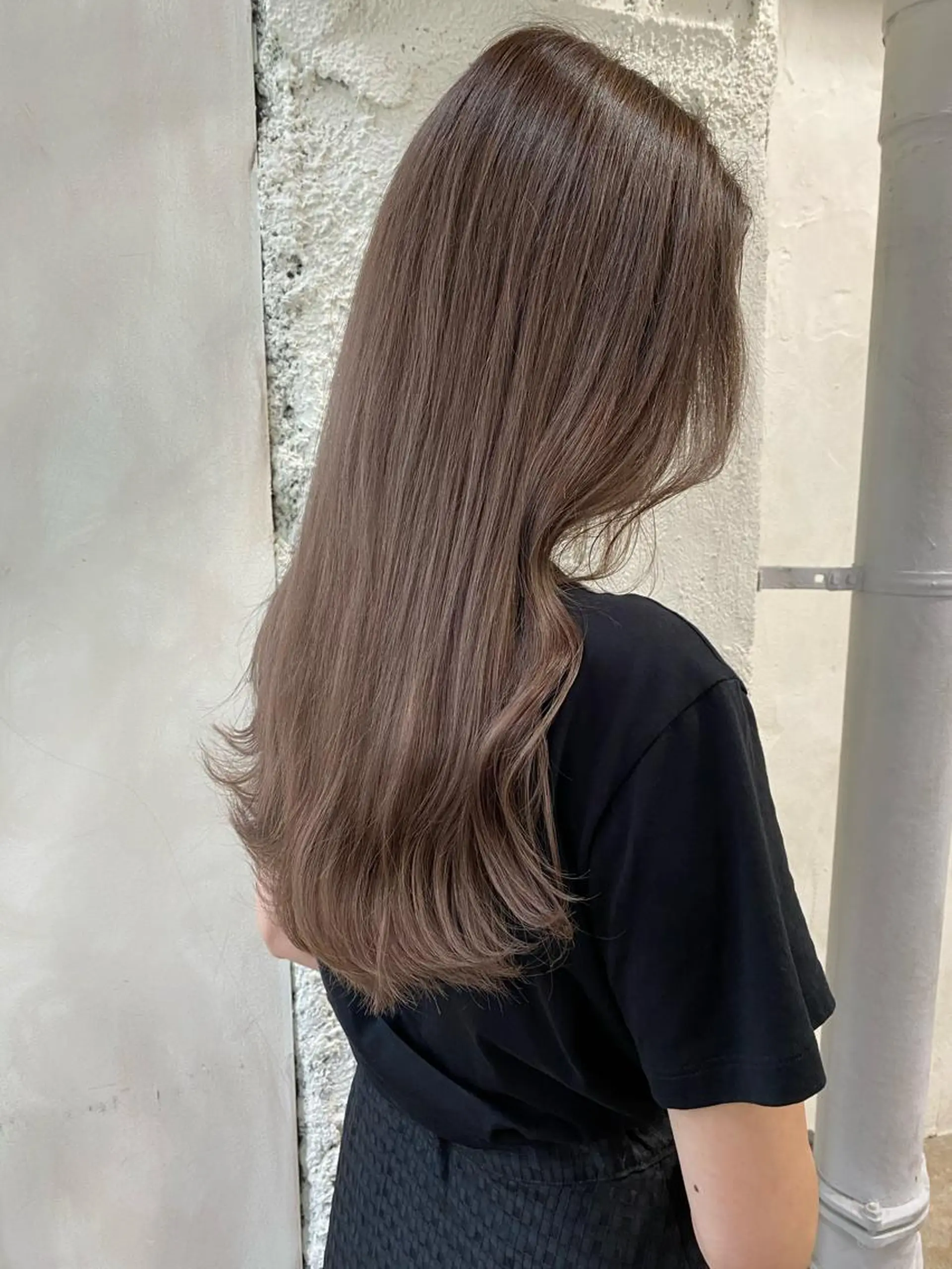 ロング カラー ベージュカラー ブリーチ ミルクティーベージュ ヘアカラー ALLY（アリー）所属・ミニモお気に入り数 No.1宍戸雄弥のヘアスタイル