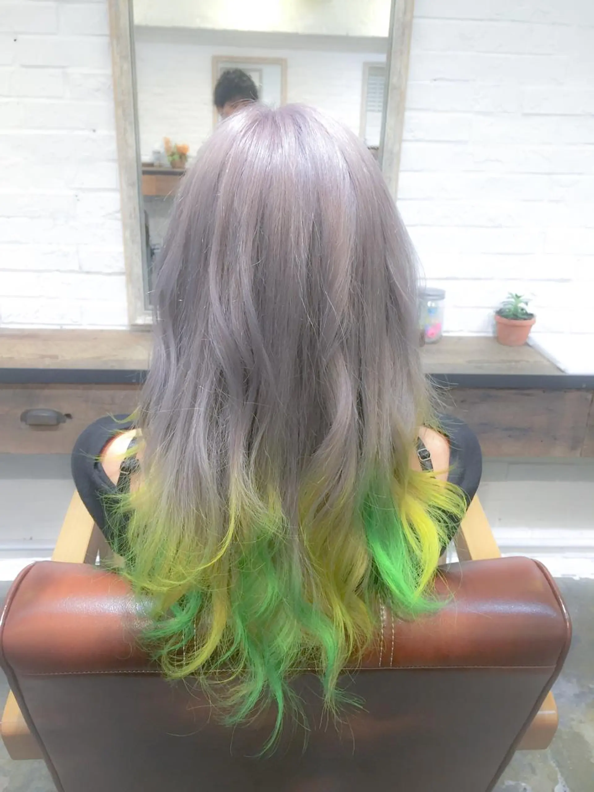 セミロング ロング カラー メッシュ イエローカラー エクステリピート率 No.1 菊池　悠介のヘアスタイル