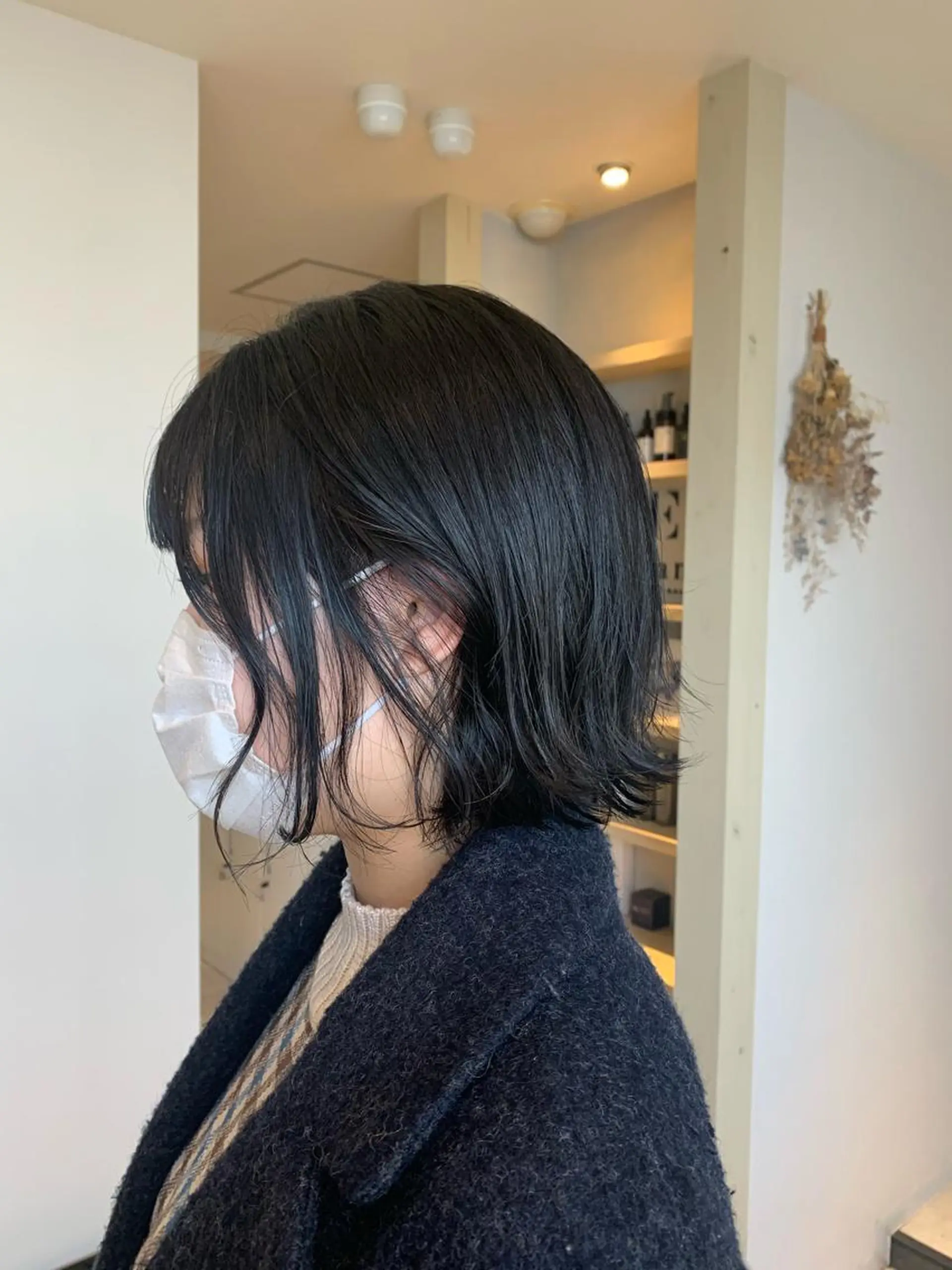ショート カラー 黒髪 ブルーカラー 透明感カラー ボブ 外ハネヘア Eleanor 立川北口のヘアスタイル