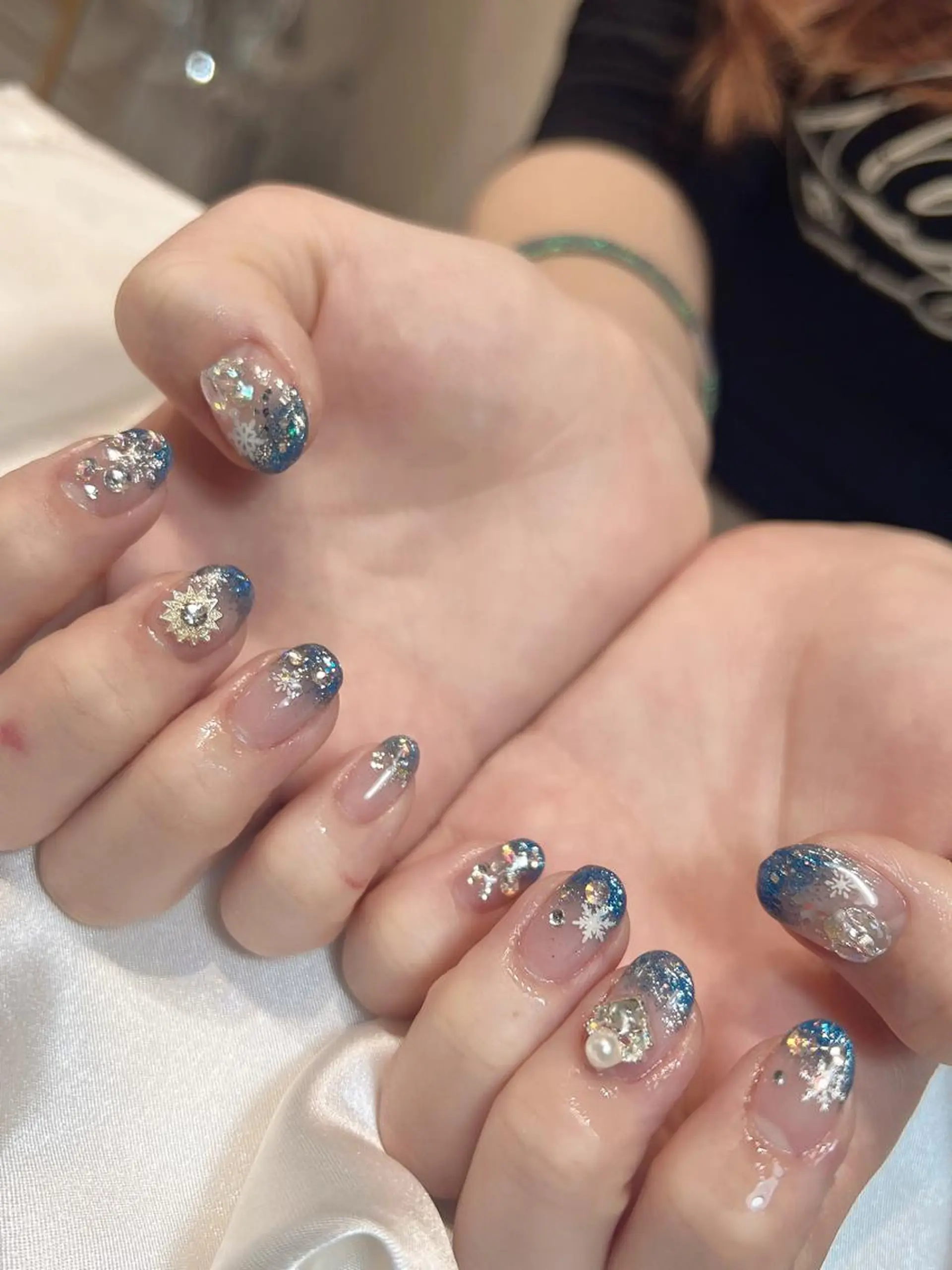 ネイル グラデーション ラメ(グリッター) ラメグラデーション 冬ネイル クリスマス ハンドネイル bijou nails所属・bijou nails 蓮のネイルデザイン