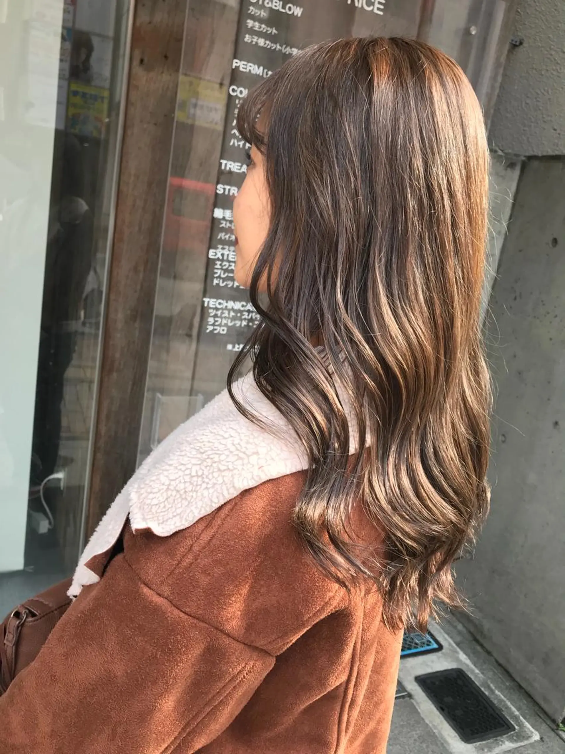 ロング カラー ベージュカラー ブリーチ グレージュ サカグチユキナ 【tocca】のヘアスタイル