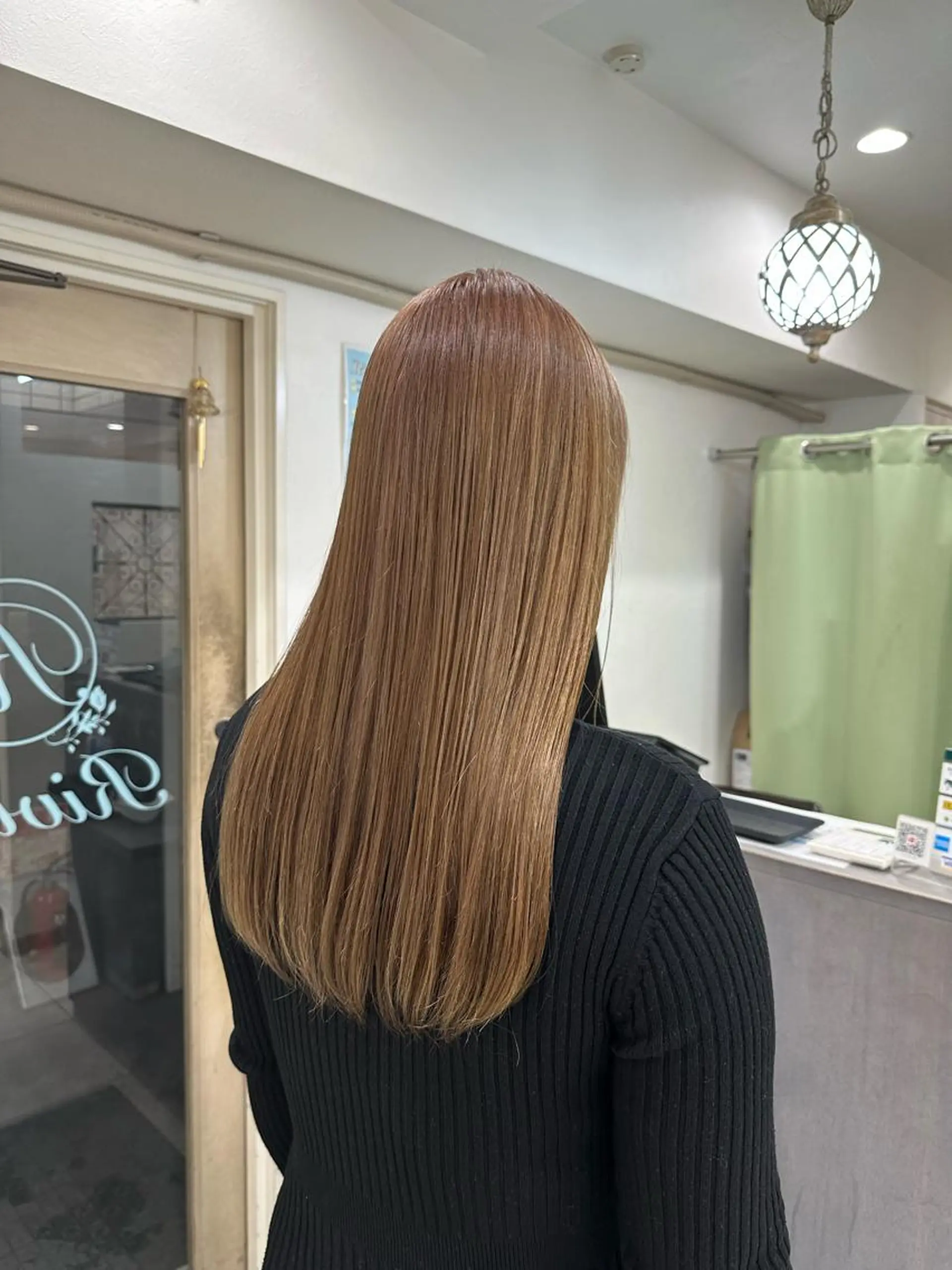 ロング cinq PROJECT所属・ミルクティーベージュ /三村克彦のヘアスタイル