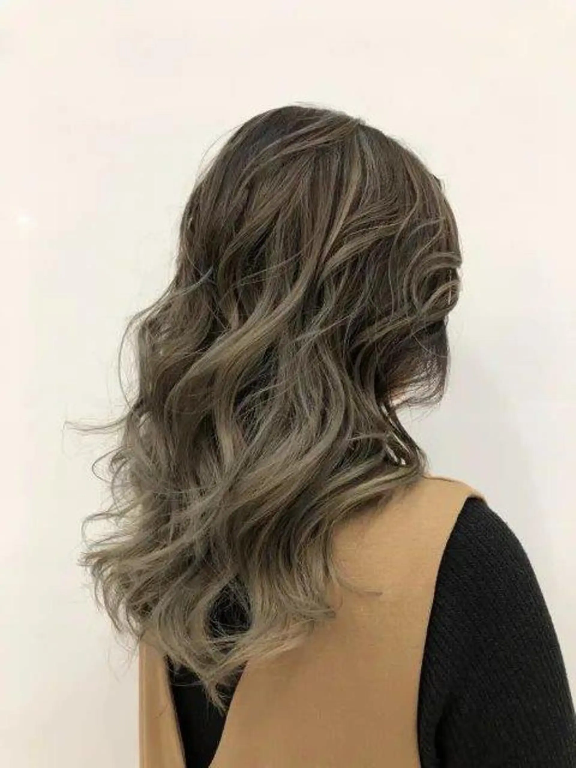 カラー セミロング バレイヤージュ レイヤーカット カット ヘアカラー トリートメント 久枝 世愛のヘアスタイル