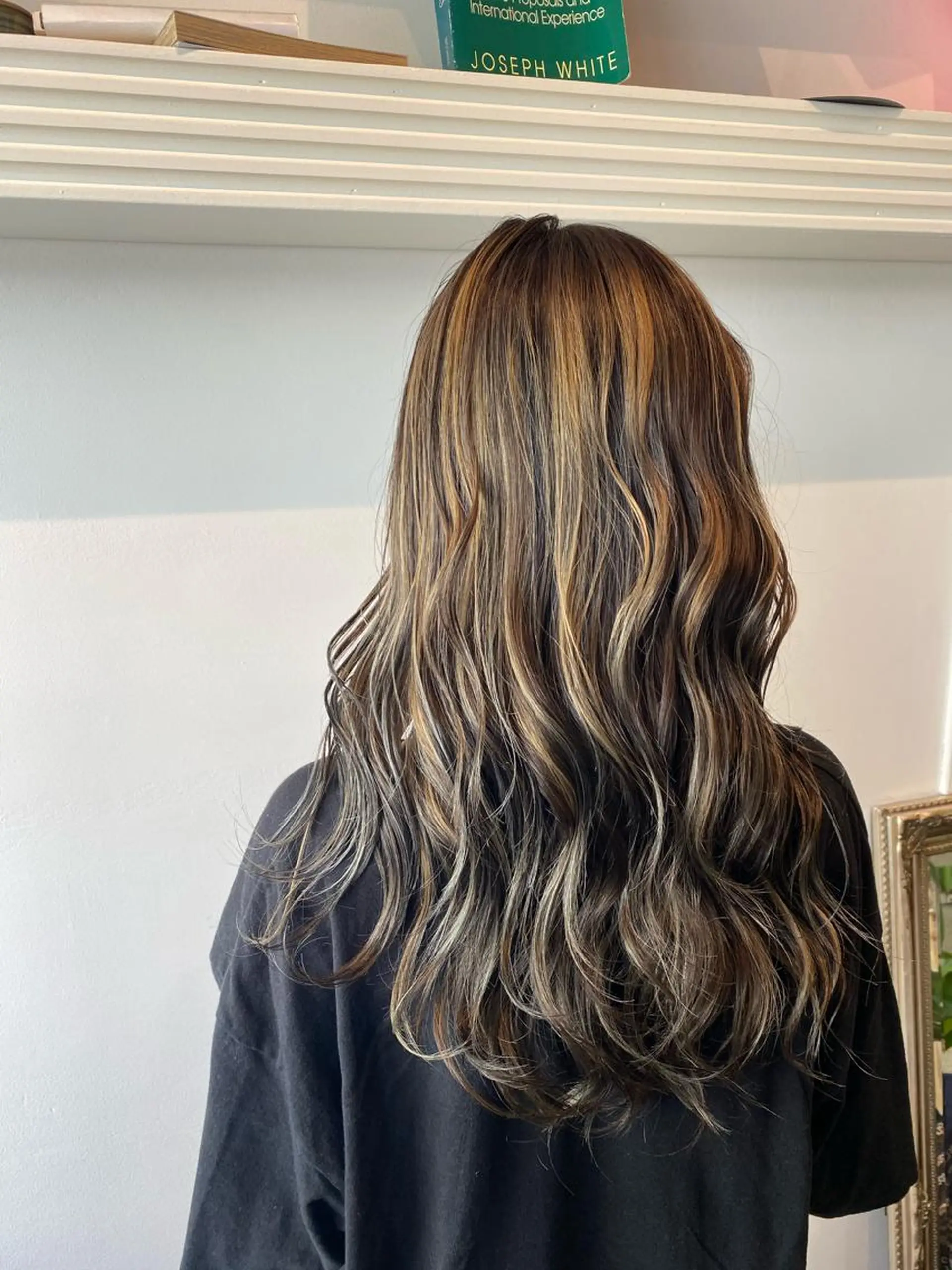 ロング アッシュ ハイライト ヘアカラー トリートメント ヘッドスパ ヘアセット 山口 竣也のヘアスタイル