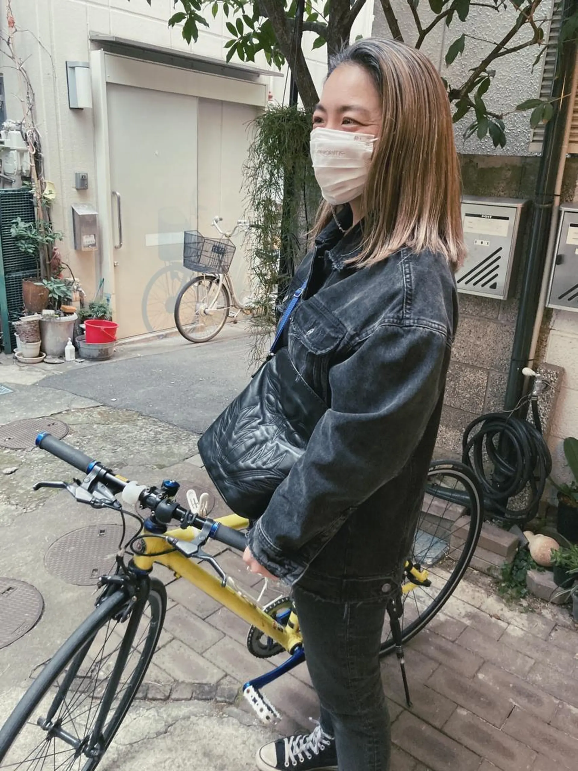 ミディアム 金田 夏野のヘアスタイル