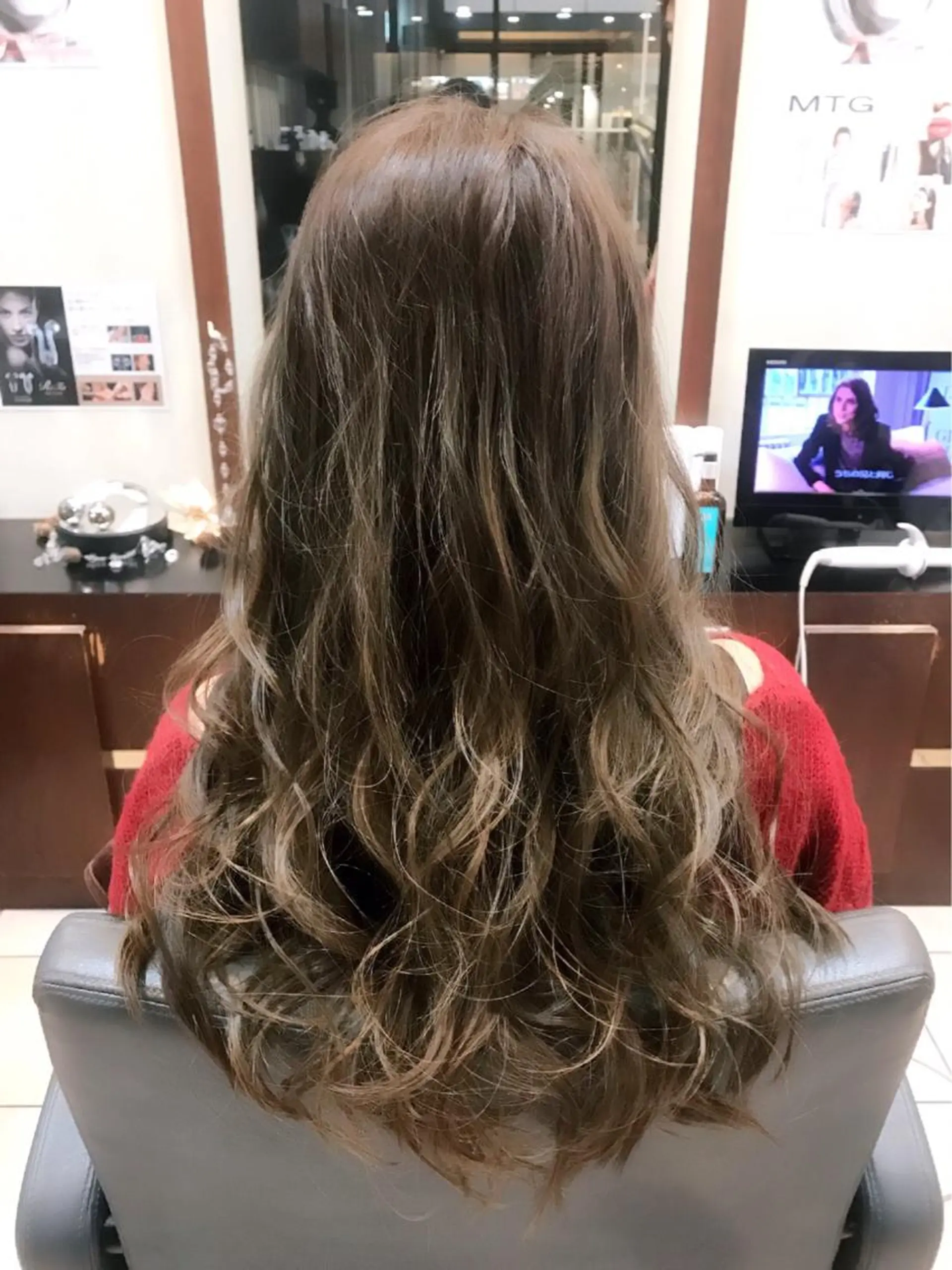 ロング カラー ハイライトカラー 外国人風カラー ハイライト ヘアカラー トリートメント ❣️モードケイズ塚口 和田一将のヘアスタイル