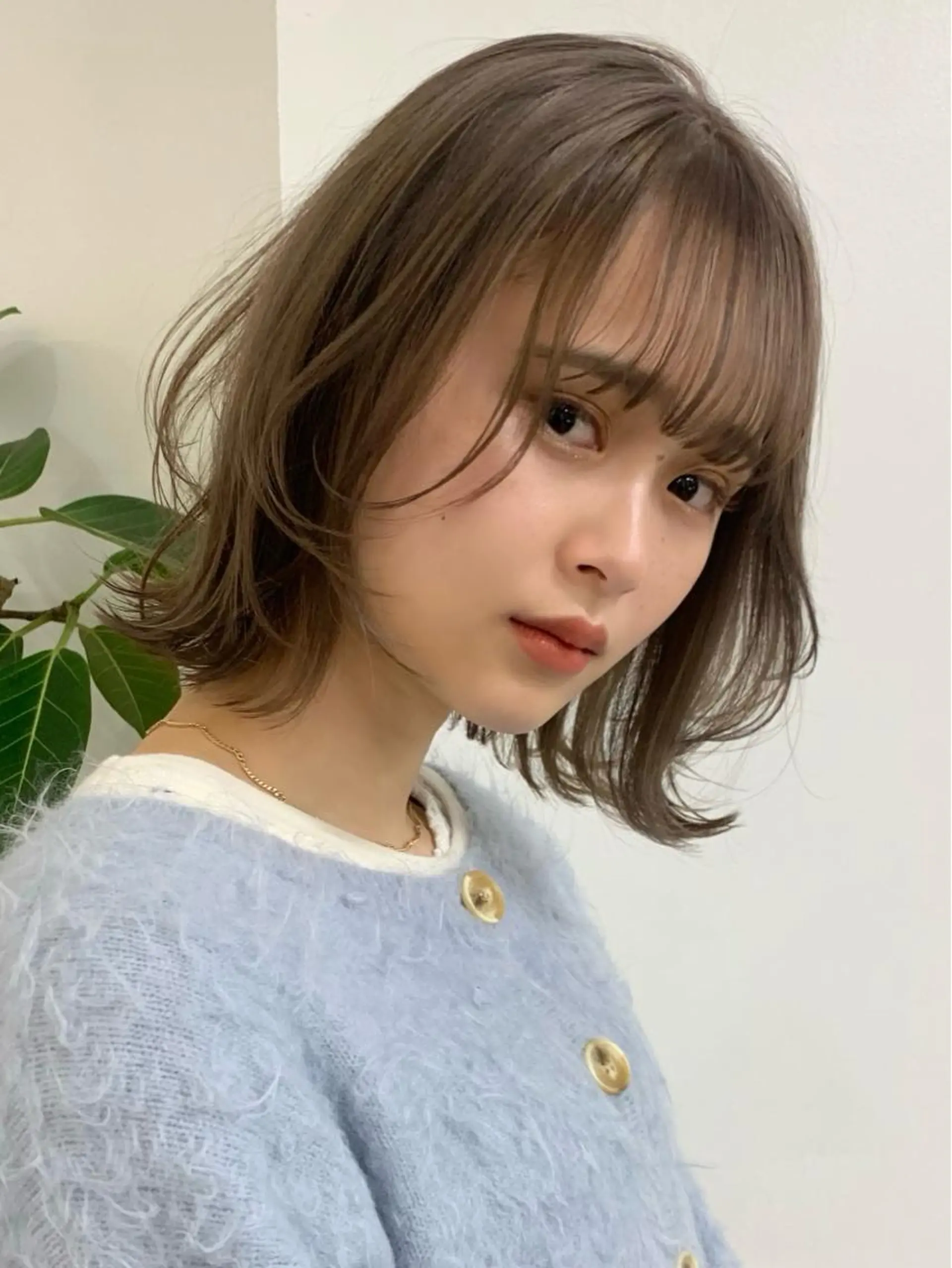 ミディアム カラー ベージュカラー ミルクティーベージュ くびれヘア 渋谷ブリーチカラー 韓国ヘアyuikoのヘアスタイル