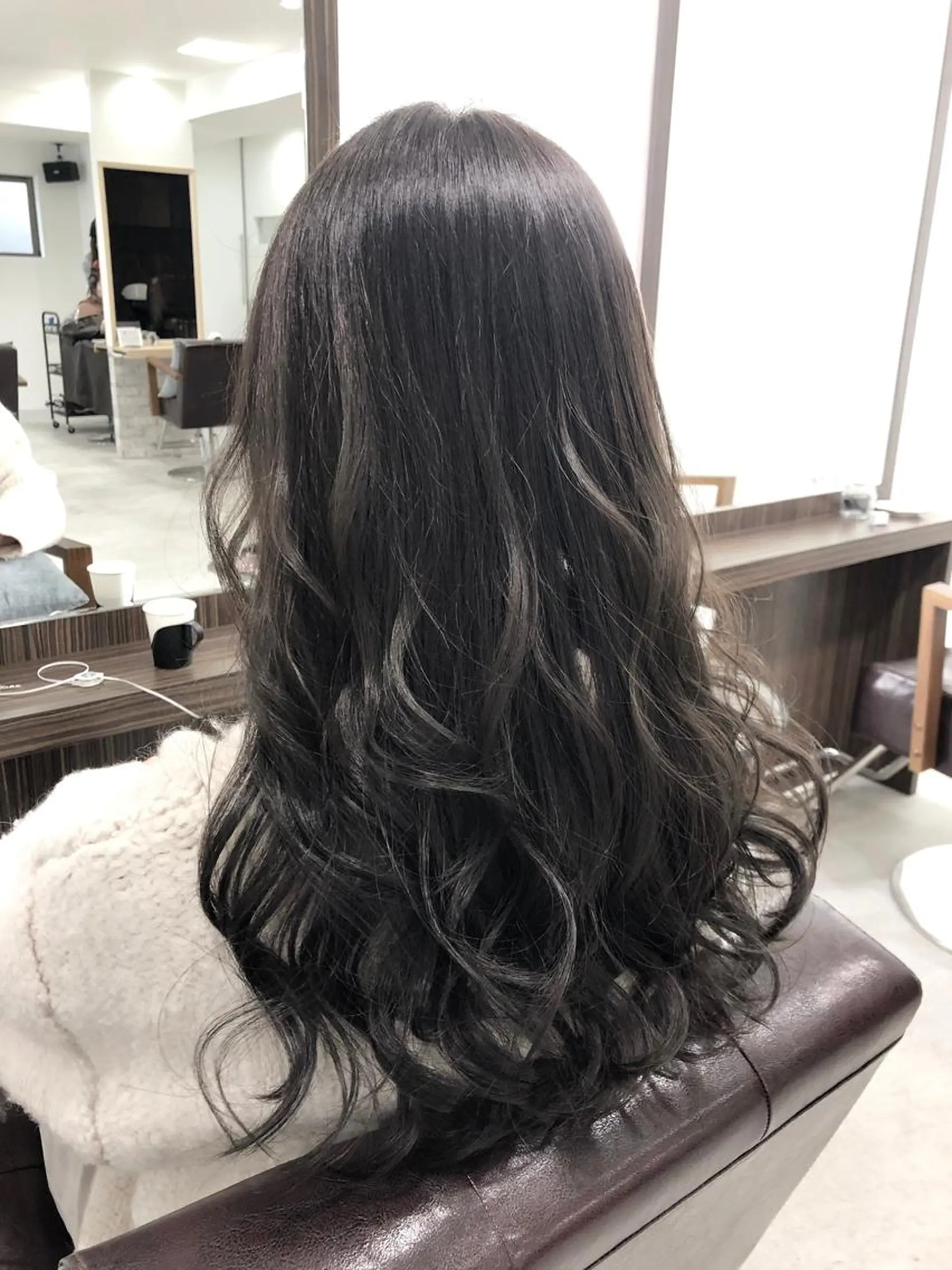 セミロング カラー グレージュ Zina 難波所属・YUDA 湯田のヘアスタイル