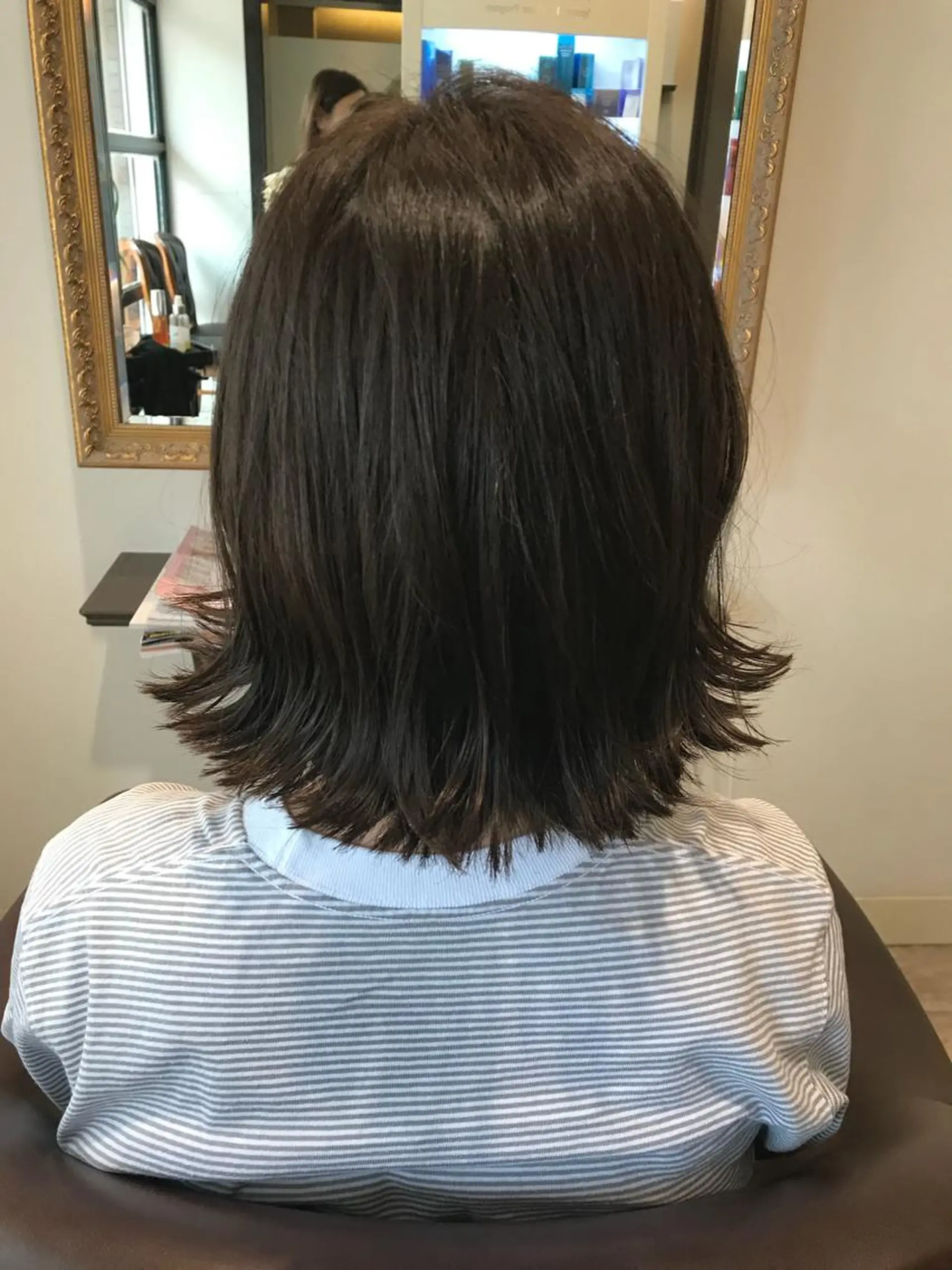 ミディアム ボブ 外ハネヘア 伊藤 康乃のヘアスタイル