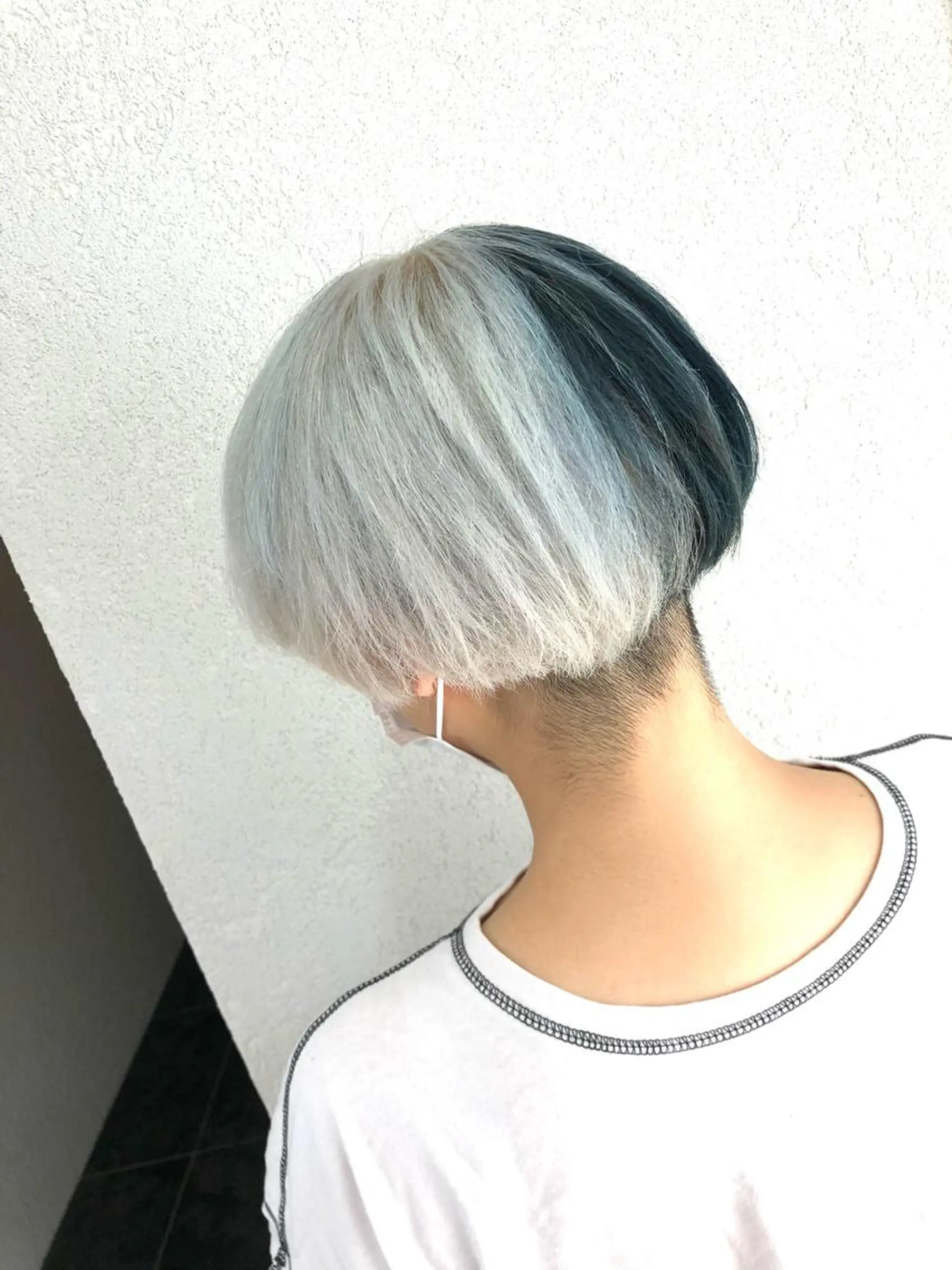 ショート ツートーンカラー 髪質改善縮毛矯正× 艶髪カラー板垣智大のヘアスタイル