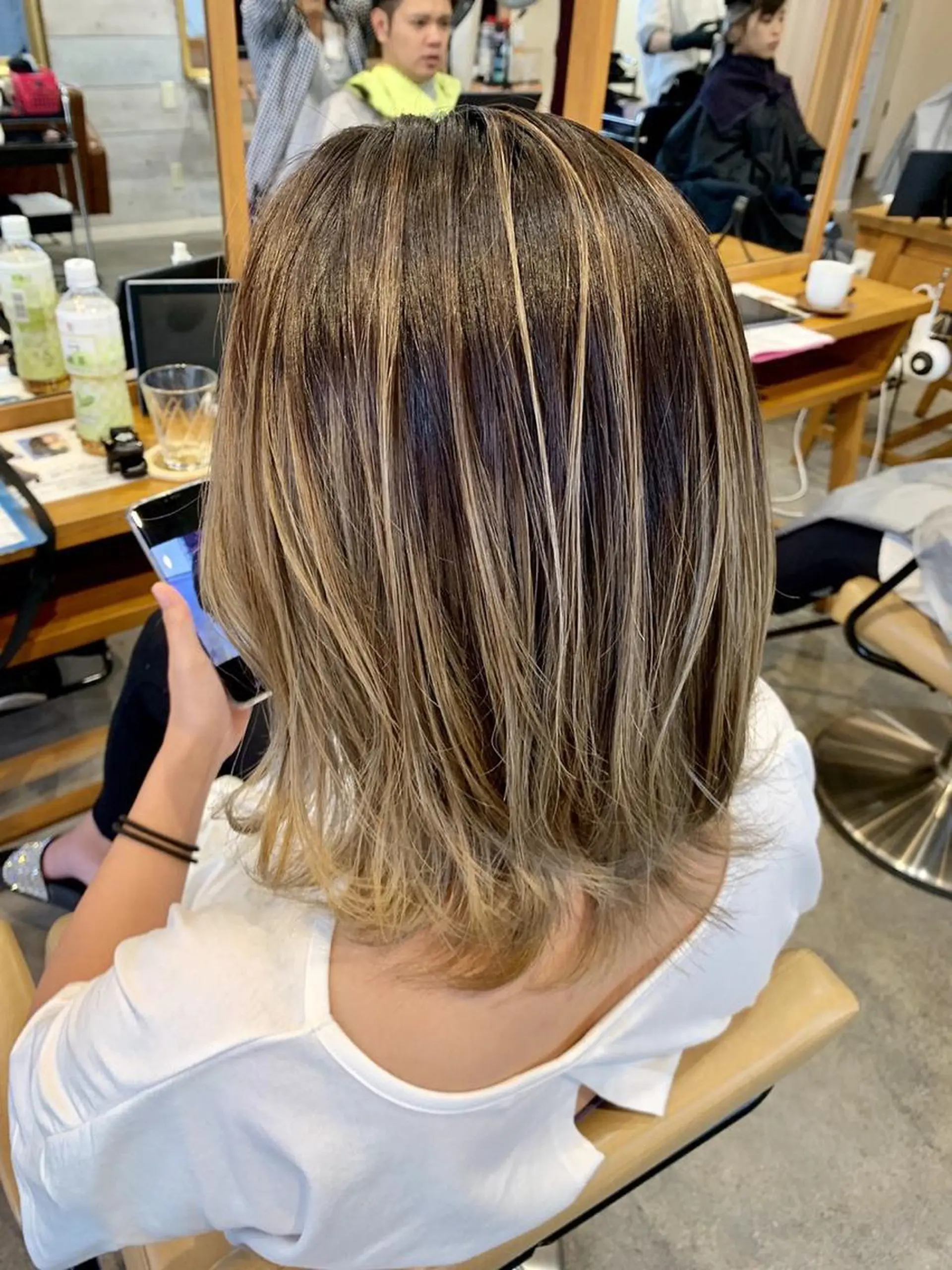 ミディアム カラー バレイヤージュ レイヤーカット ✨シルクストレート✨ 美髪髪質改善Yukiのヘアスタイル