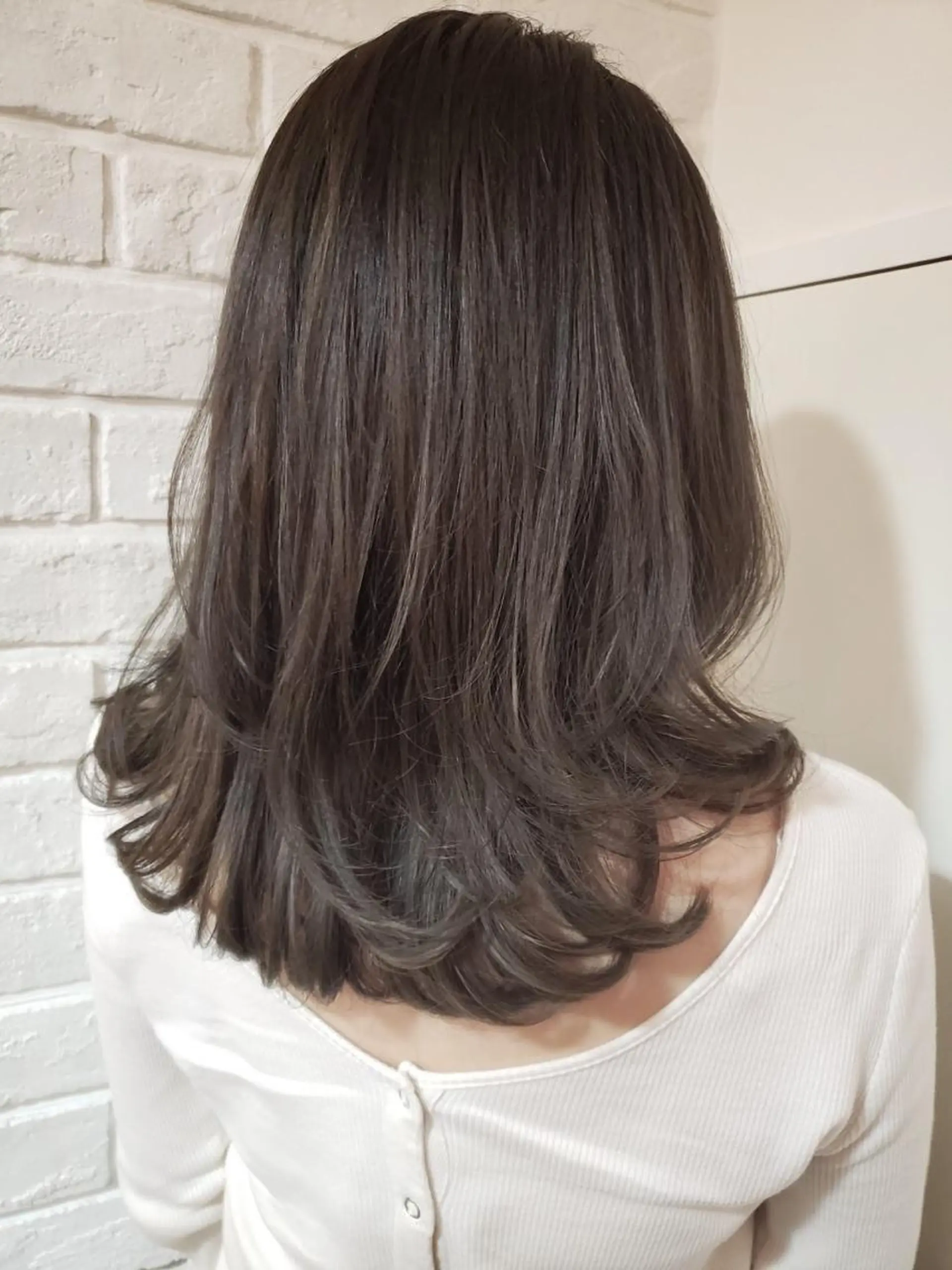 セミロング レイヤーカット カット ヘアカラー 西村 美羽のヘアスタイル